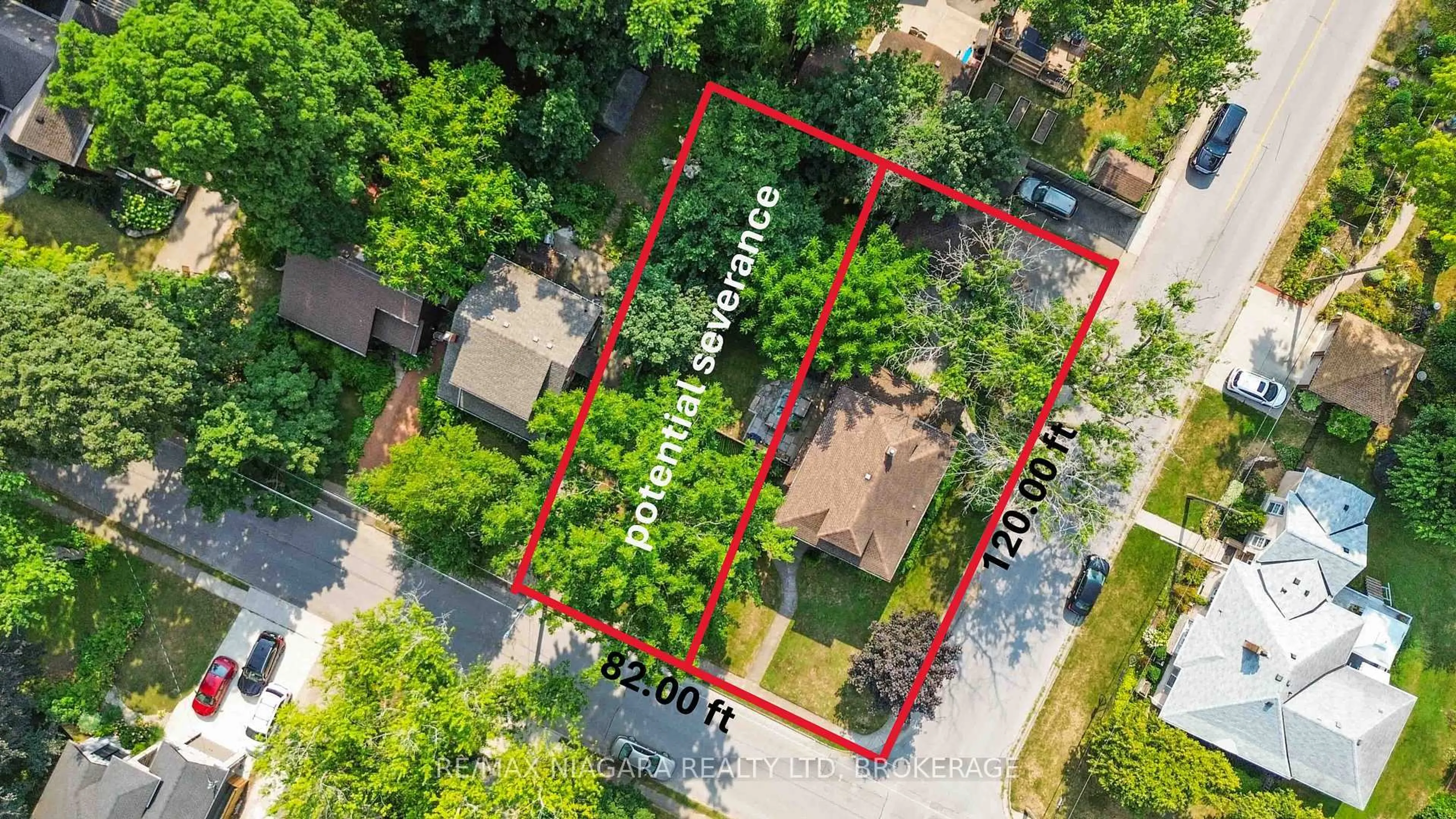 A pic from outside/outdoor area/front of a property/back of a property/a pic from drone, street for 6275 Pine Grove Ave, Niagara Falls Ontario L2G 4J4