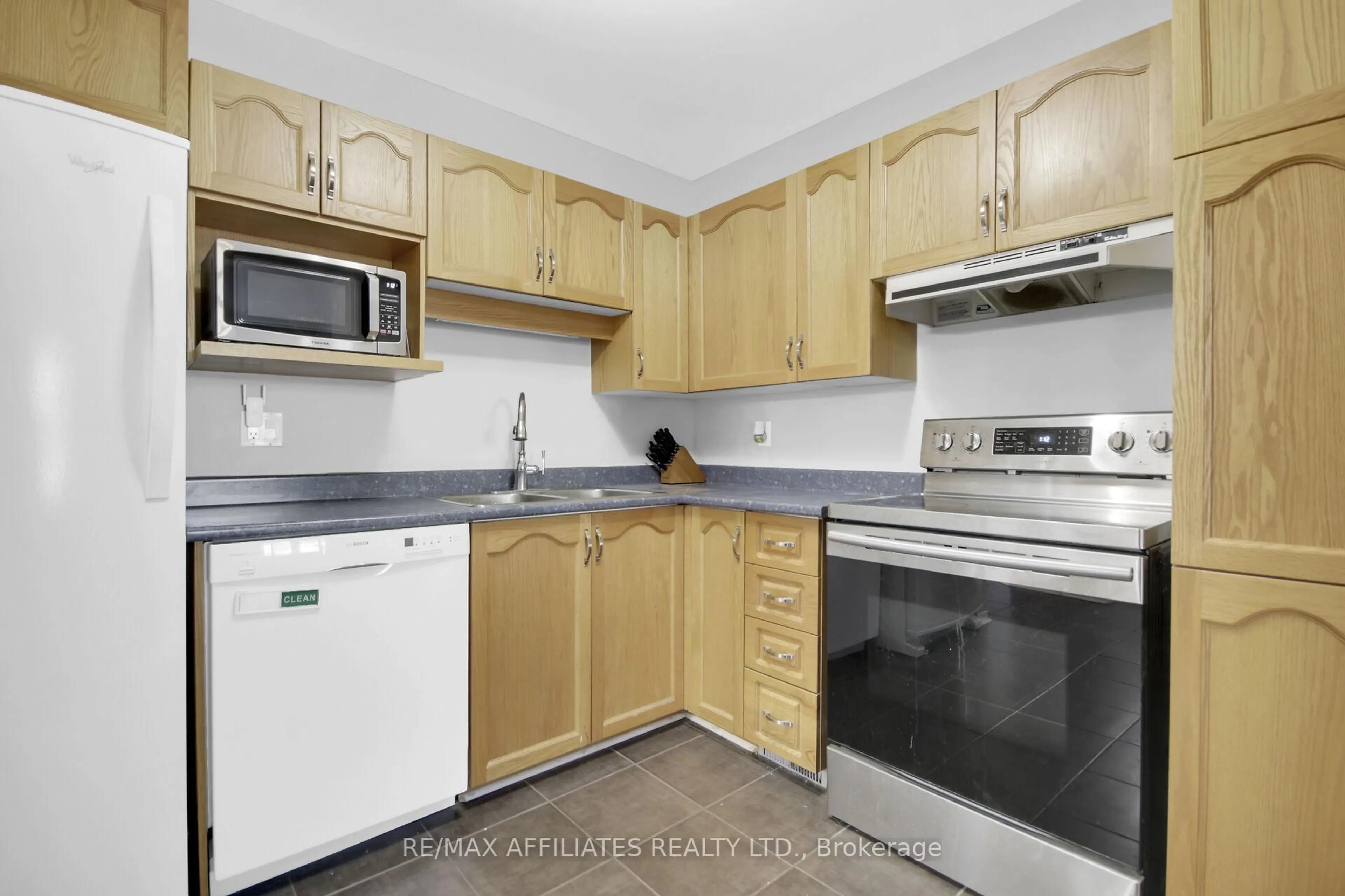 Standard kitchen, unknown for 74 Markland Cres, Ottawa Ontario K2G 5Z6