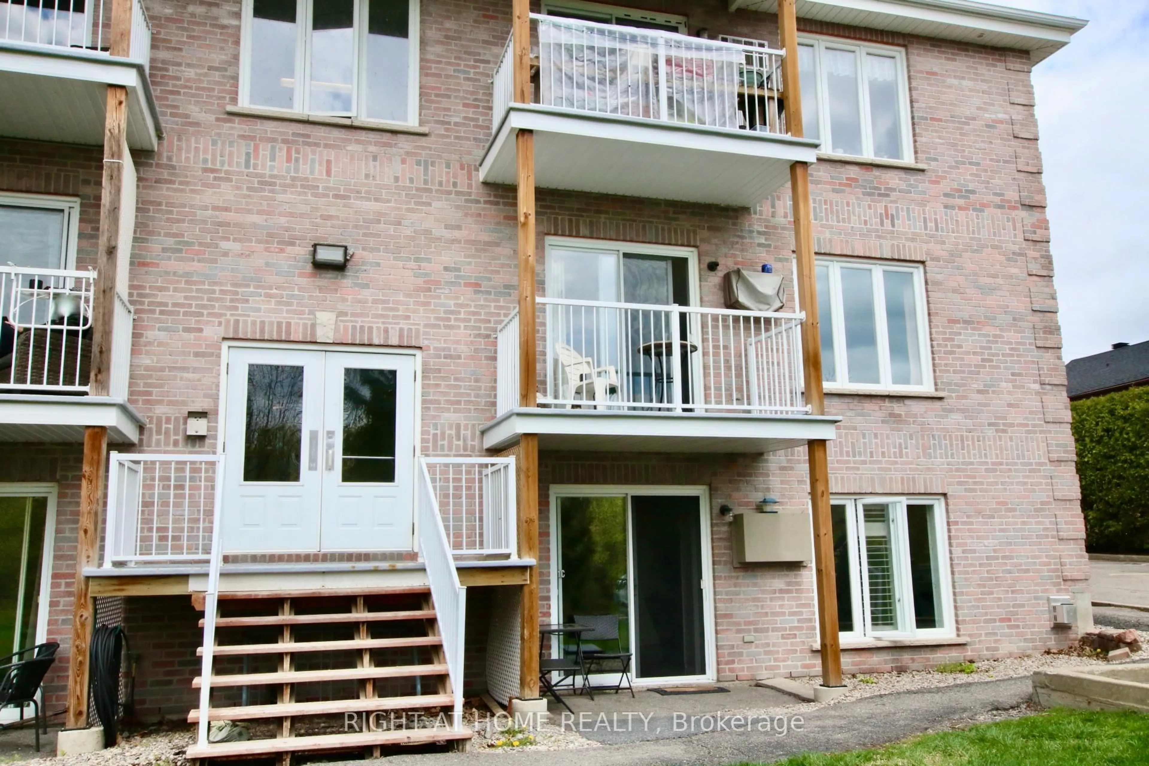 Unknown for 97 Mill St #1C, Russell Ontario K4R 1B8