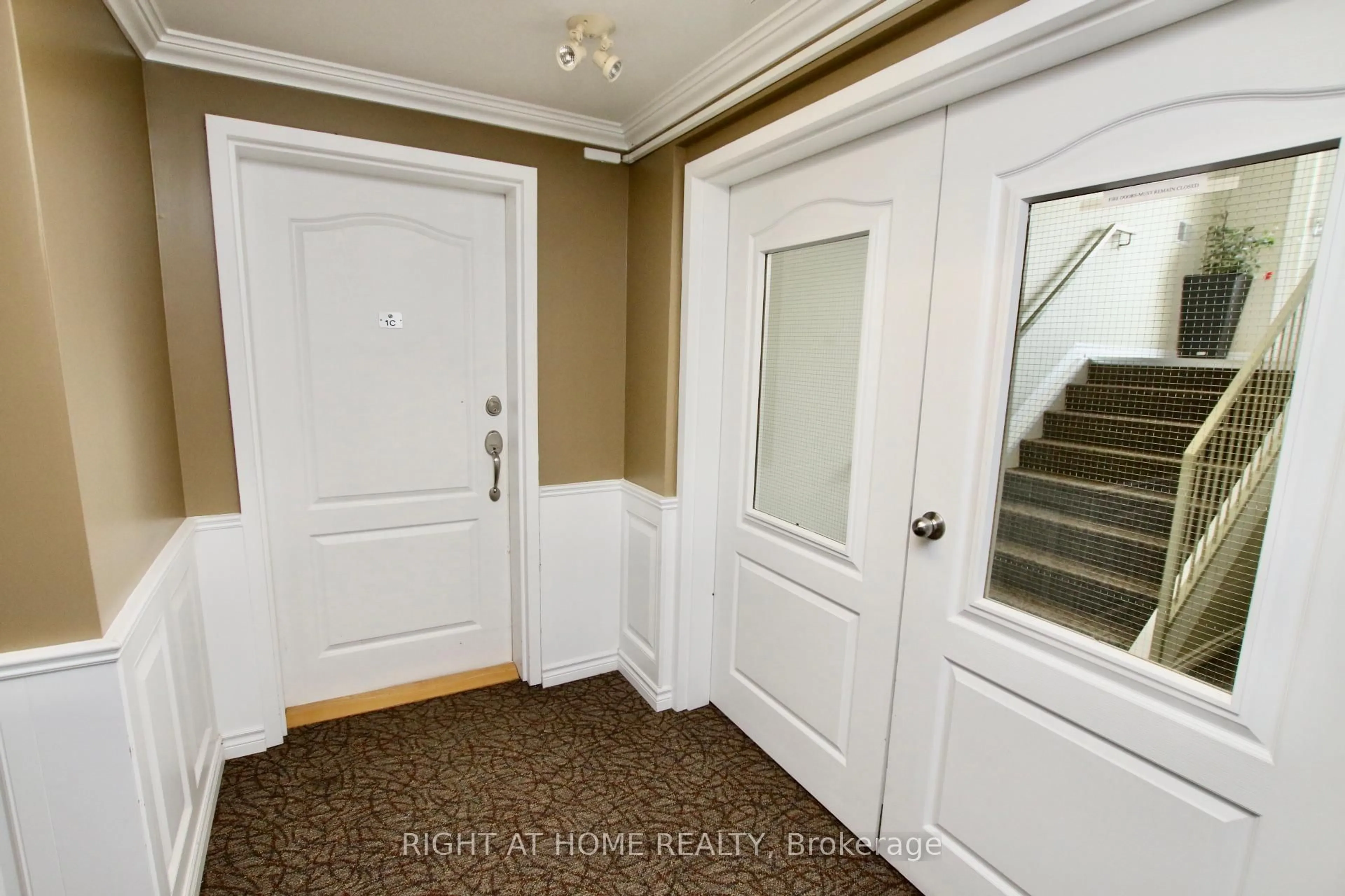 Indoor entryway for 97 Mill St #1C, Russell Ontario K4R 1B8