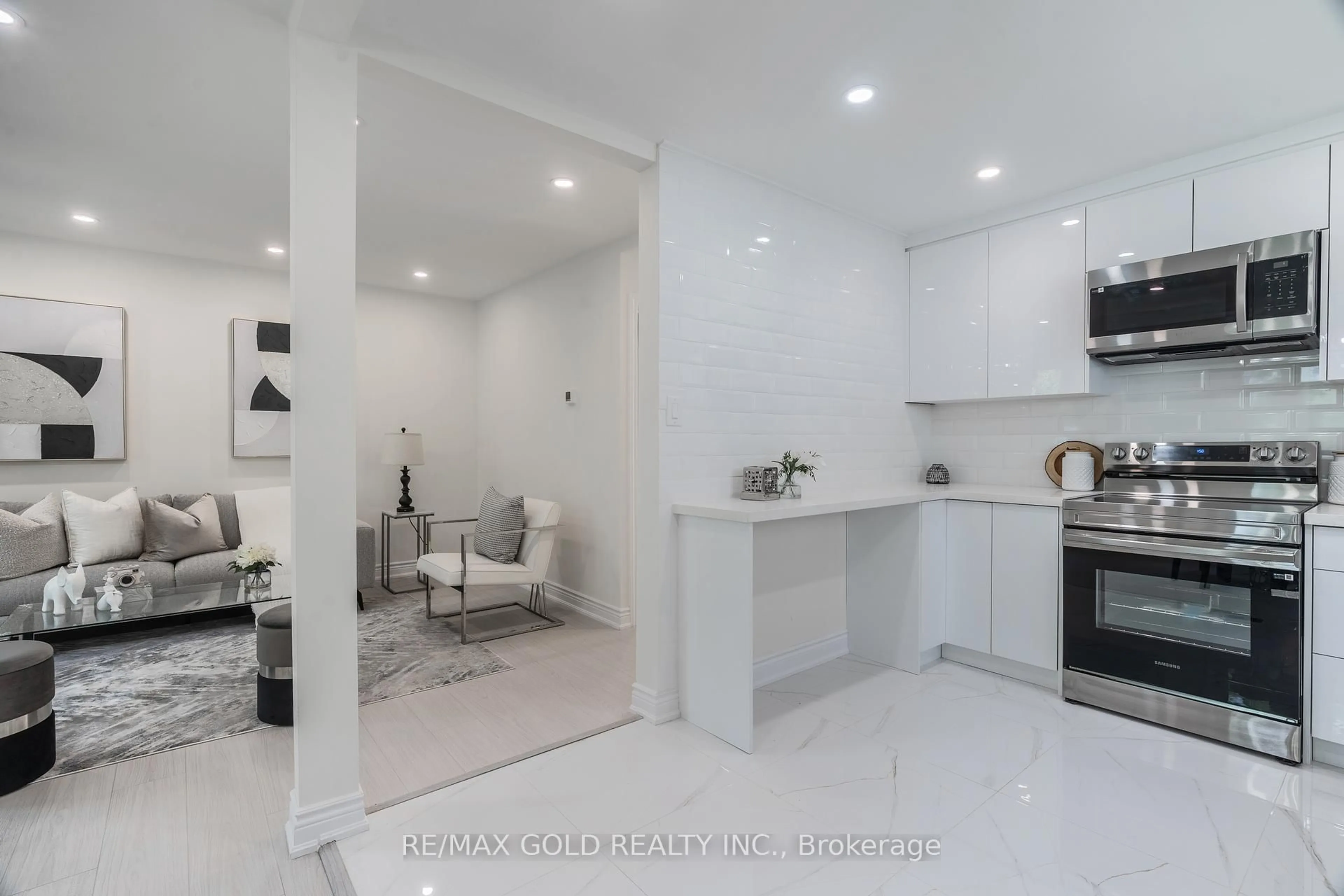 Open concept kitchen, ceramic/tile floor for 384 Westwood Dr, Kitchener Ontario N2M 2L6