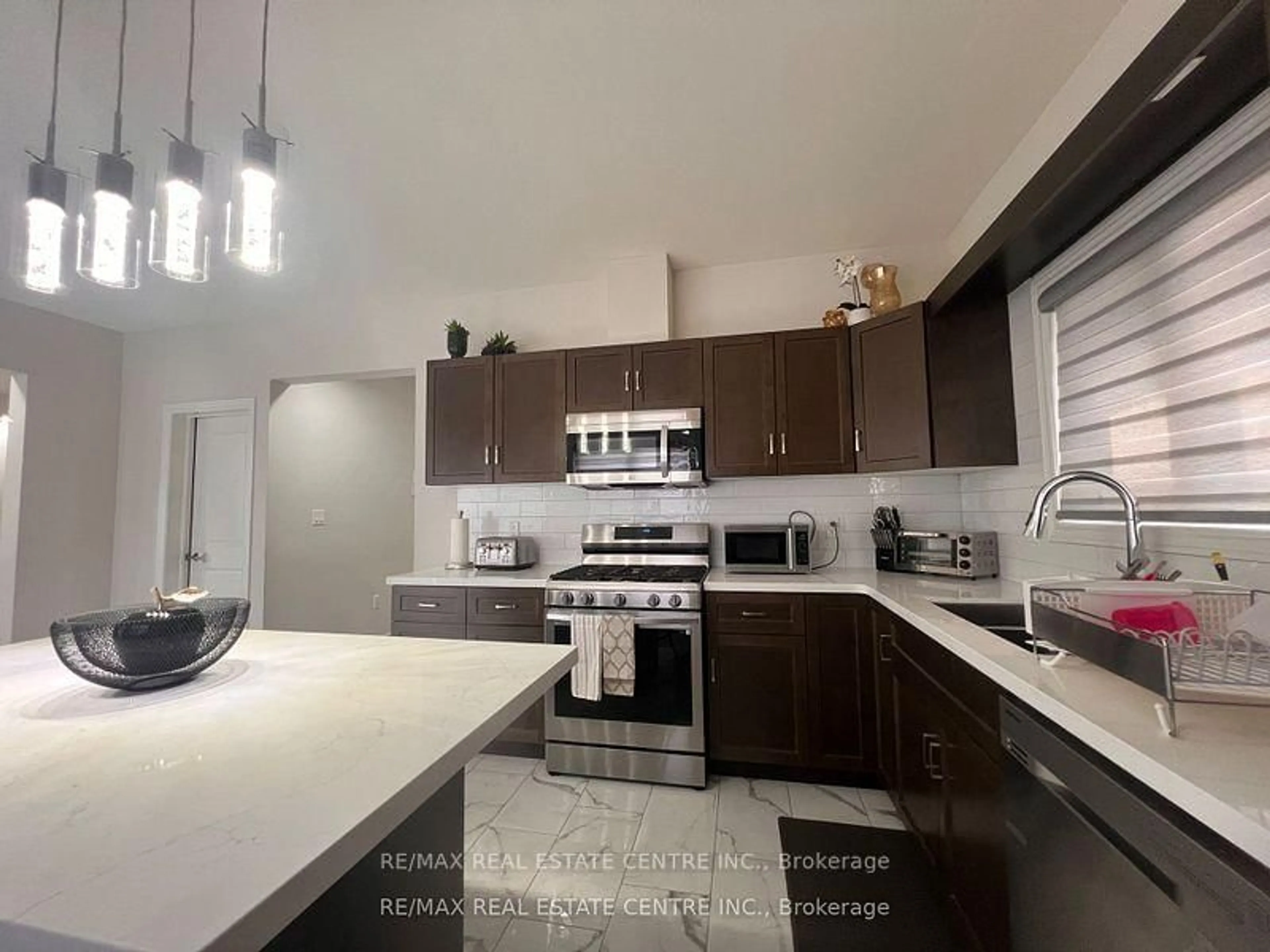 Open concept kitchen, unknown for 12 Swan Ave, Pelham Ontario L0S 1E6
