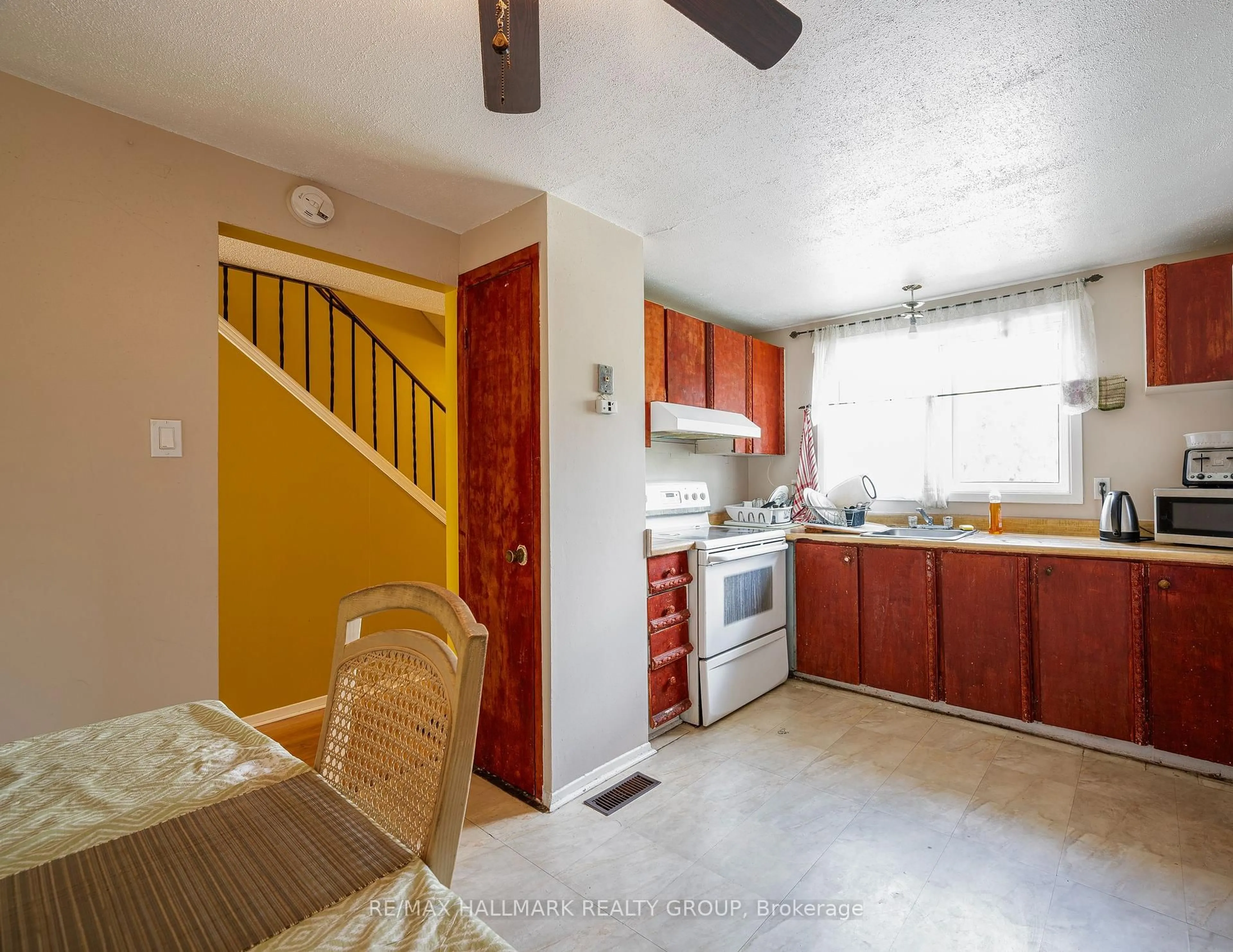 Standard kitchen, unknown for 1478 H Heatherington Rd, Ottawa Ontario K1V 6S1