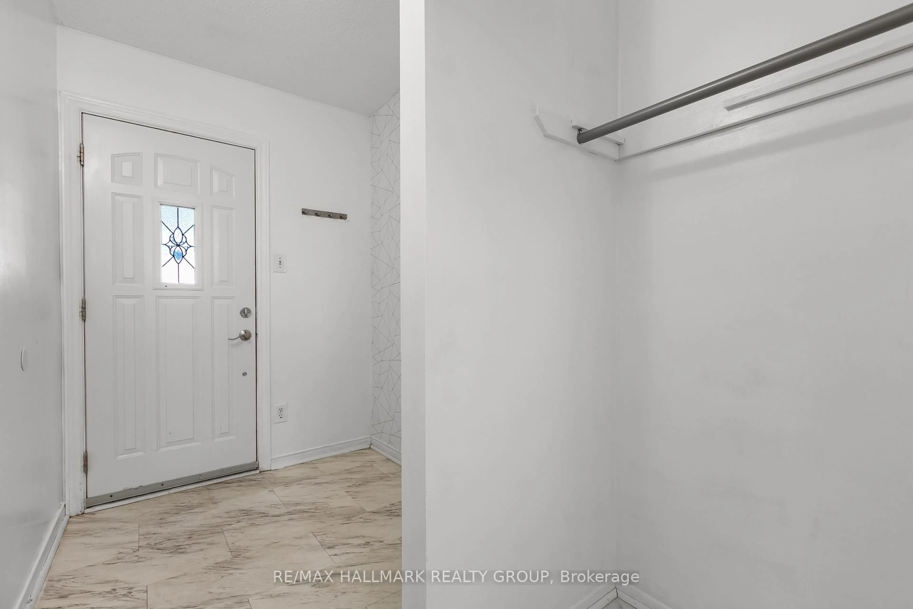 Indoor entryway for 3445 Uplands Dr #137, Ottawa Ontario K1V 9N5