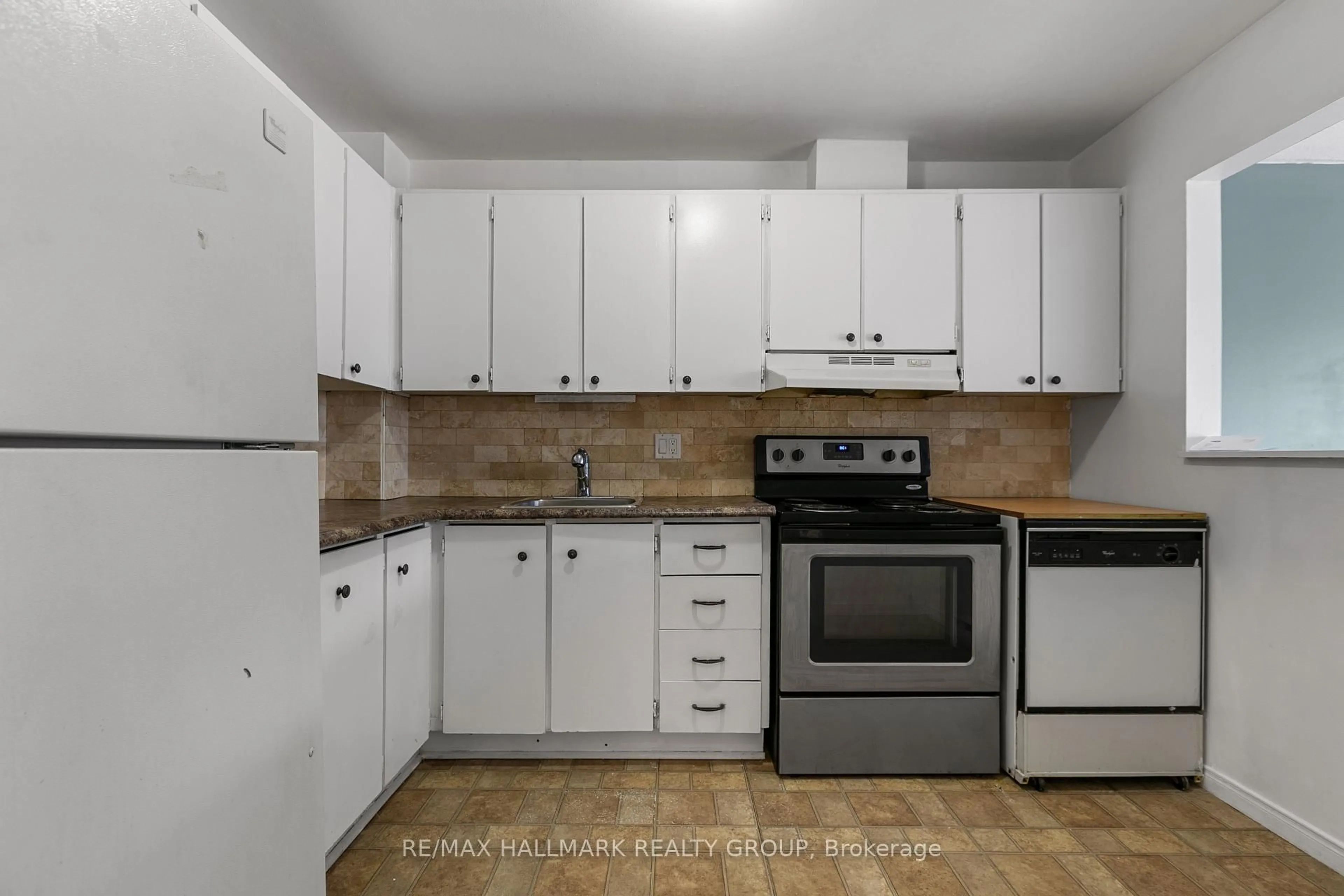 Standard kitchen, unknown for 3445 Uplands Dr #137, Ottawa Ontario K1V 9N5