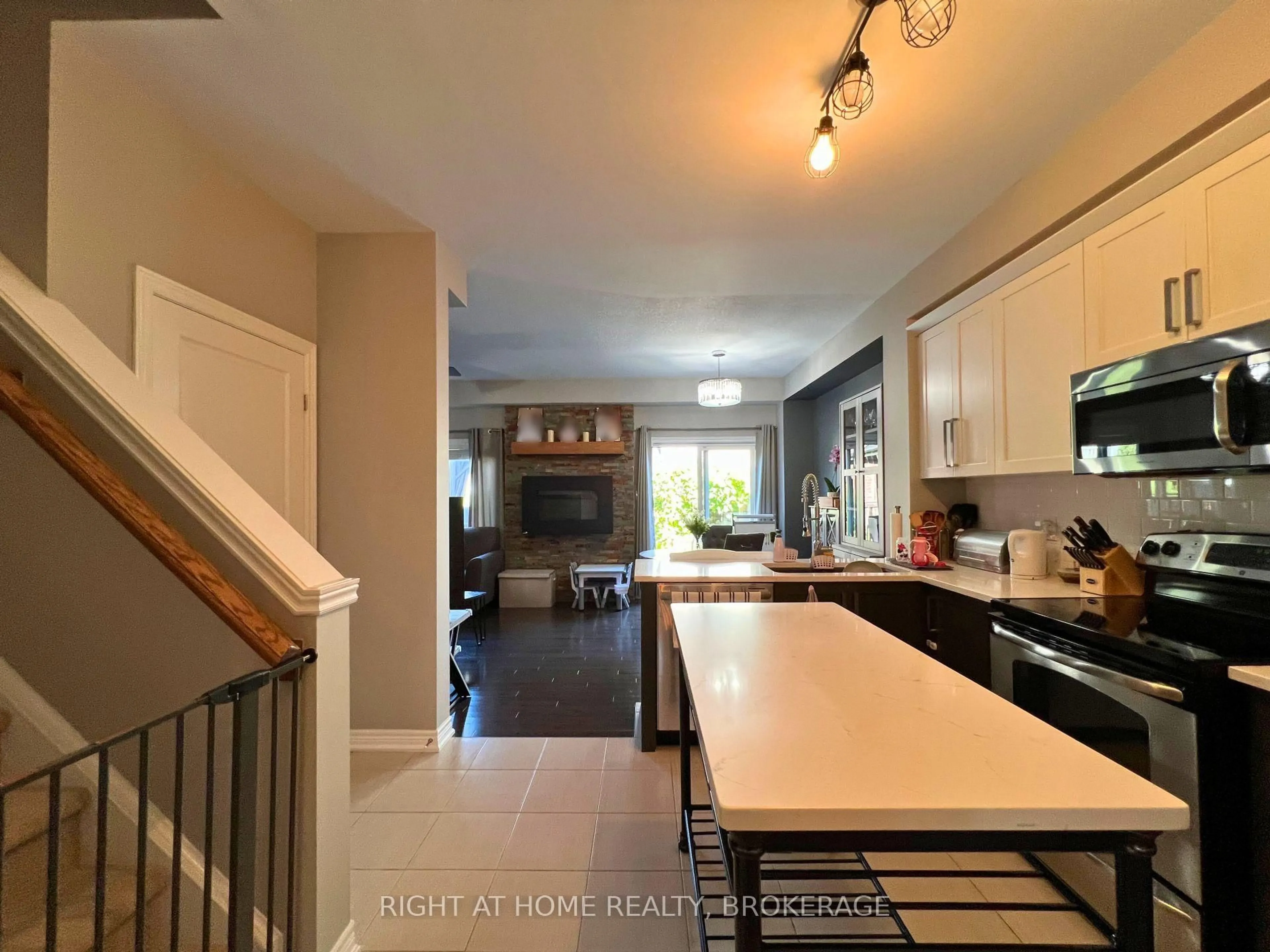 Open concept kitchen, unknown for 541 WINSTON Rd #33, Grimsby Ontario L3M 0C5