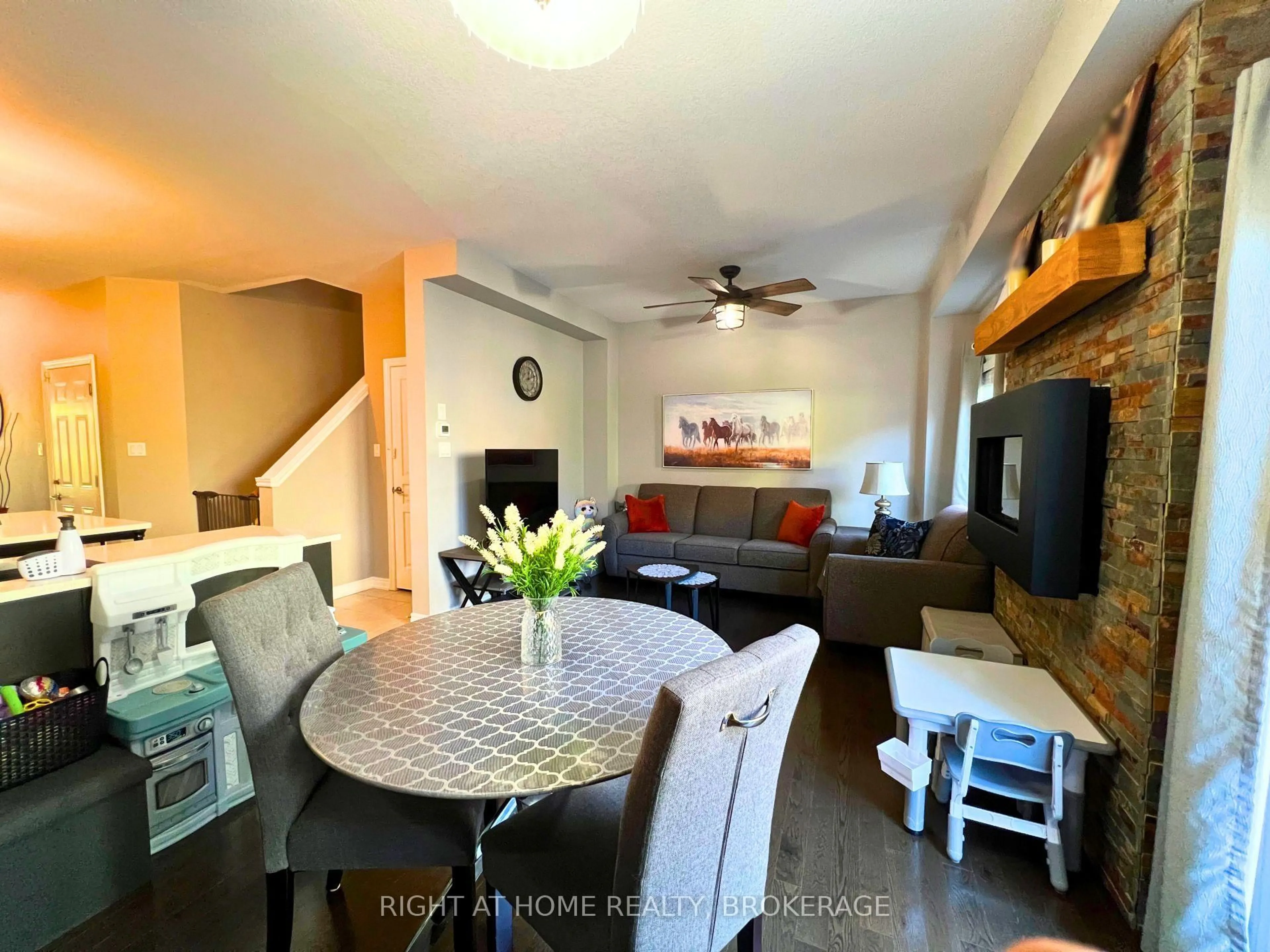 Living room with furniture, unknown for 541 WINSTON Rd #33, Grimsby Ontario L3M 0C5