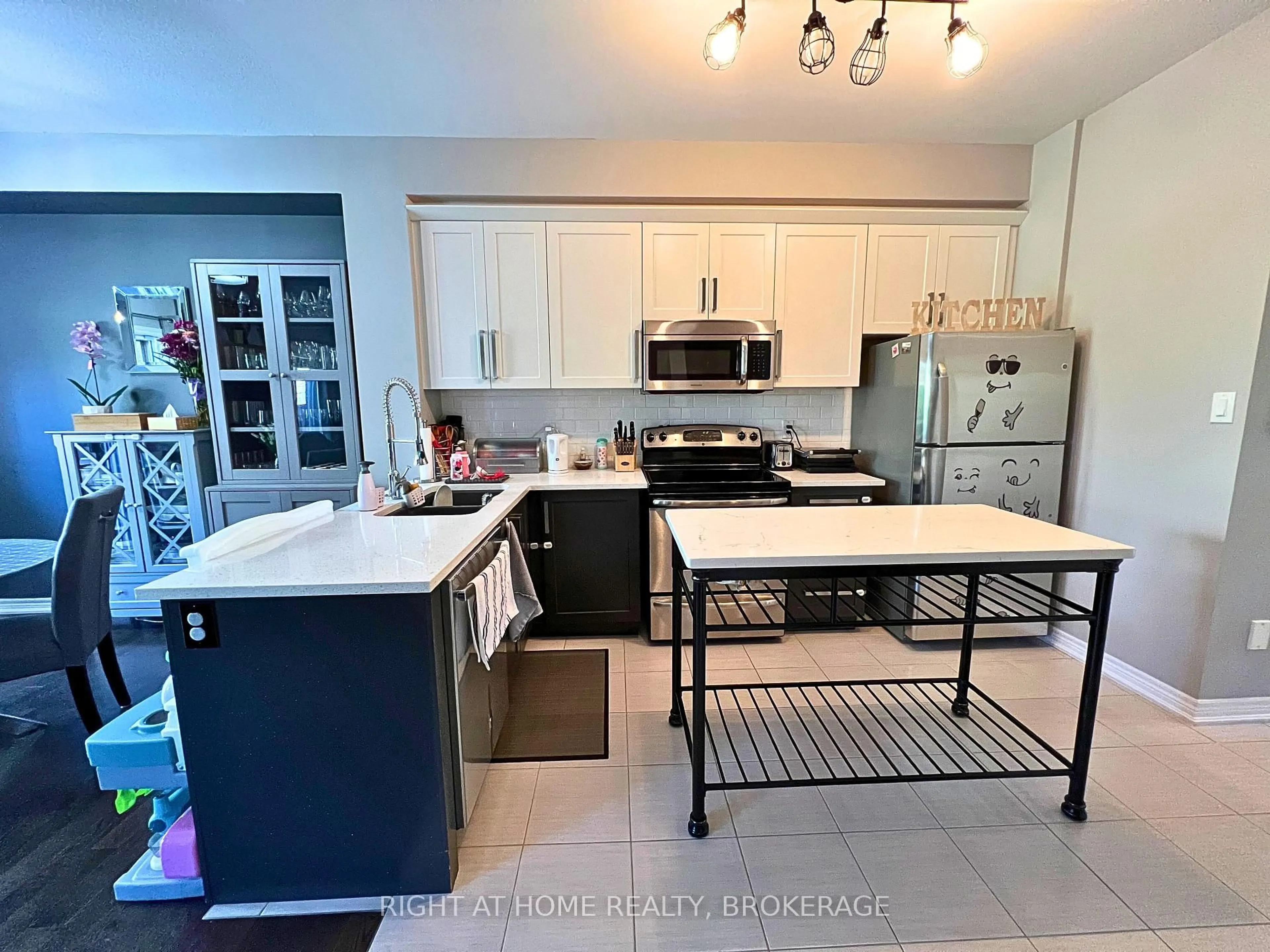 Open concept kitchen, ceramic/tile floor for 541 WINSTON Rd #33, Grimsby Ontario L3M 0C5