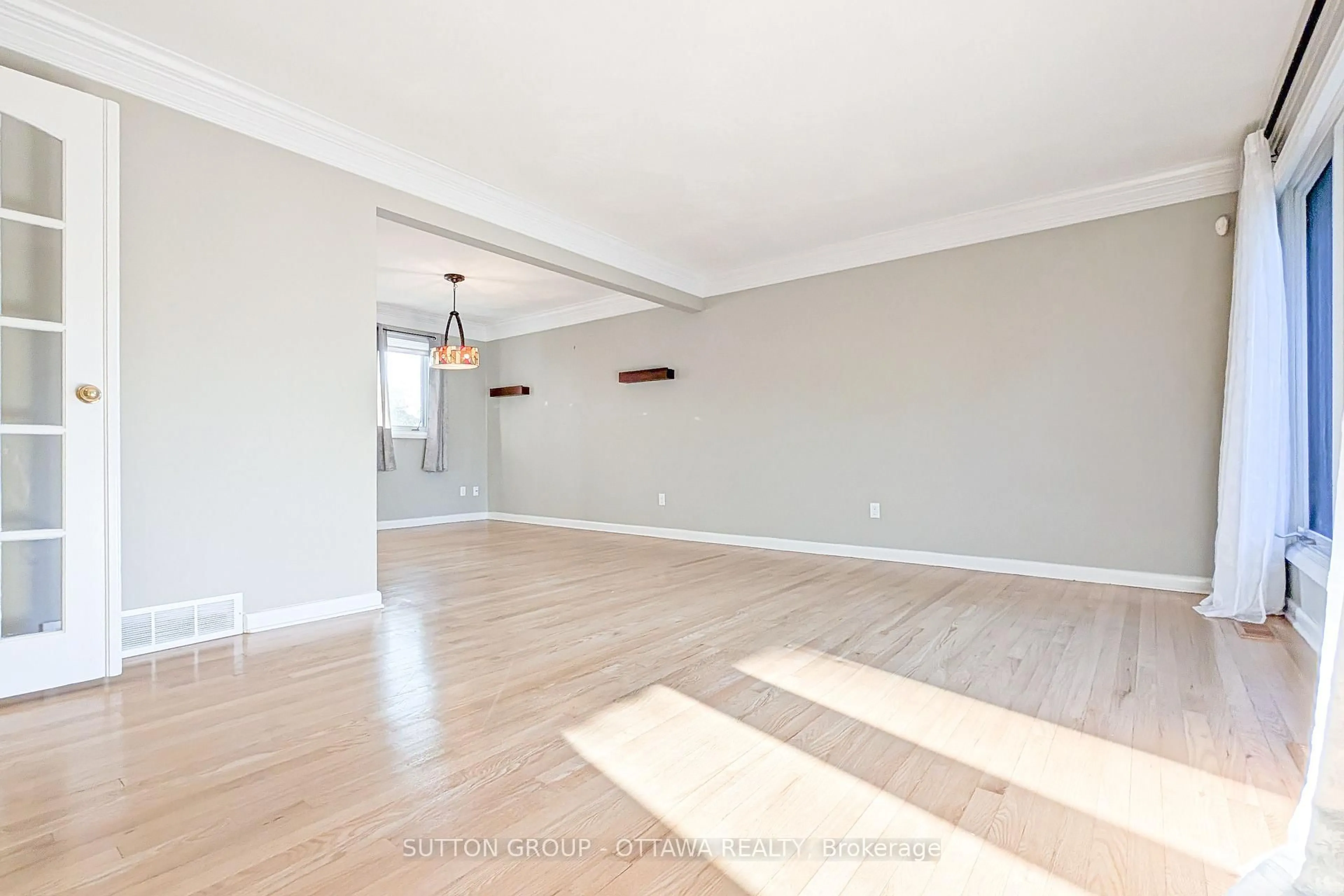 A pic of a room for 866 Claude St, Ottawa Ontario K1K 2S6