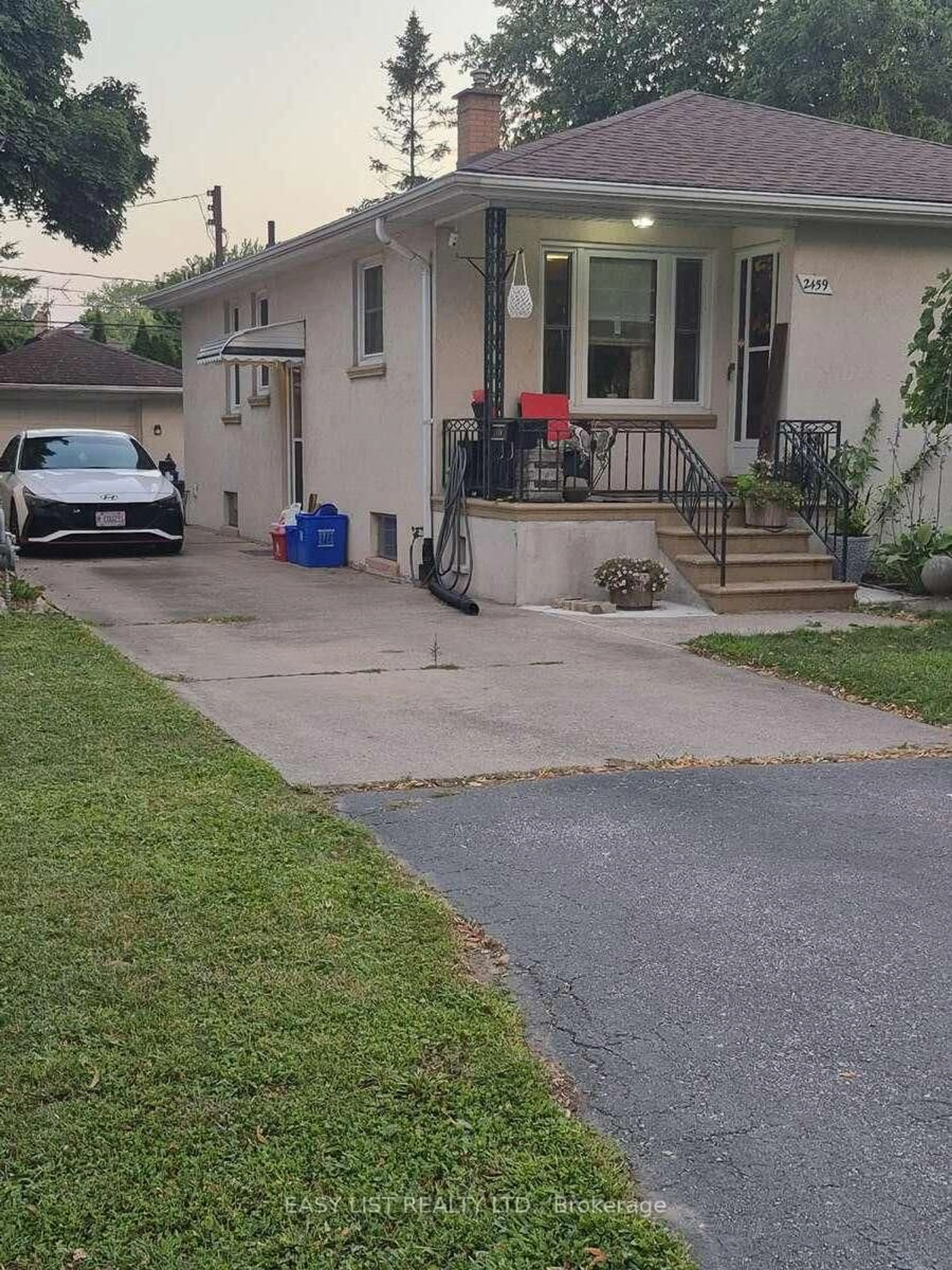 A pic from outside/outdoor area/front of a property/back of a property/a pic from drone, street for 2459 Meldrum Rd, Windsor Ontario N8W 4E7