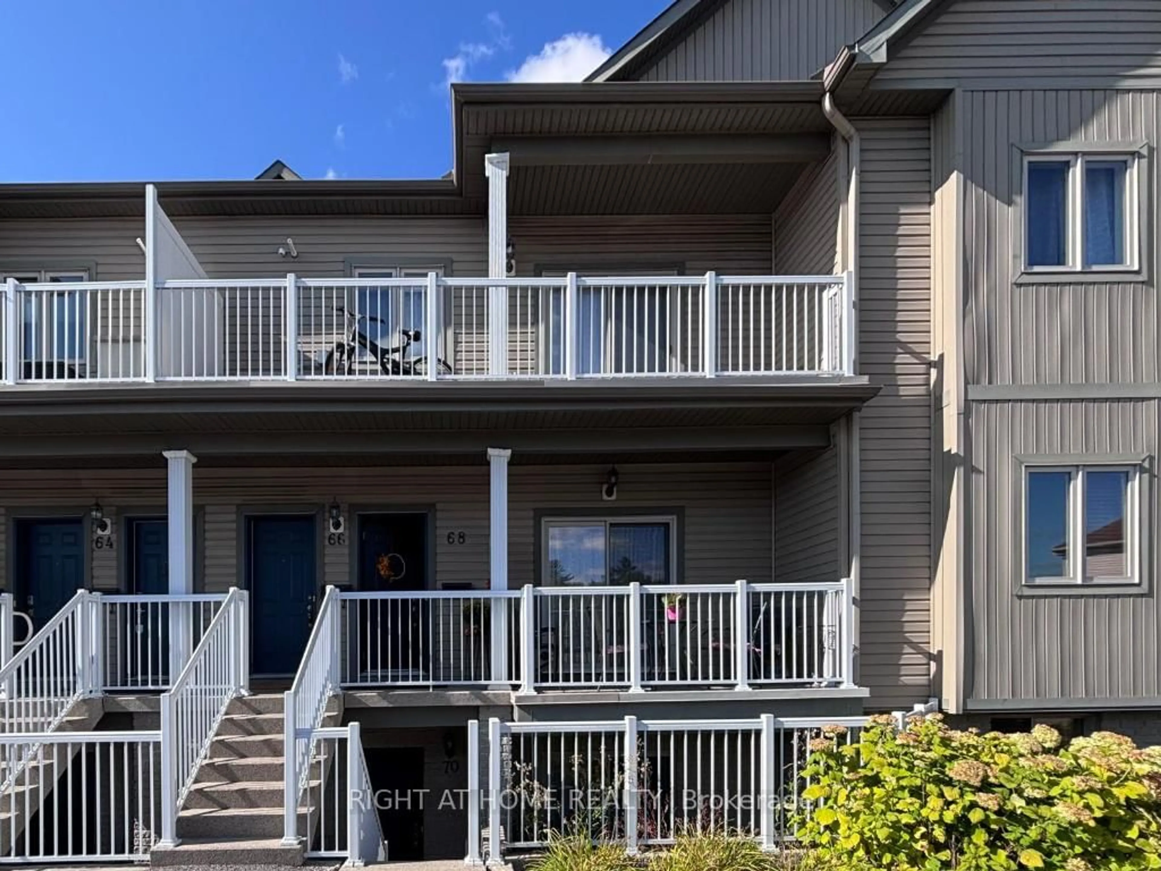 Home with vinyl exterior material, unknown for 68 STERNES Private, Orleans Ontario K4A 0X8