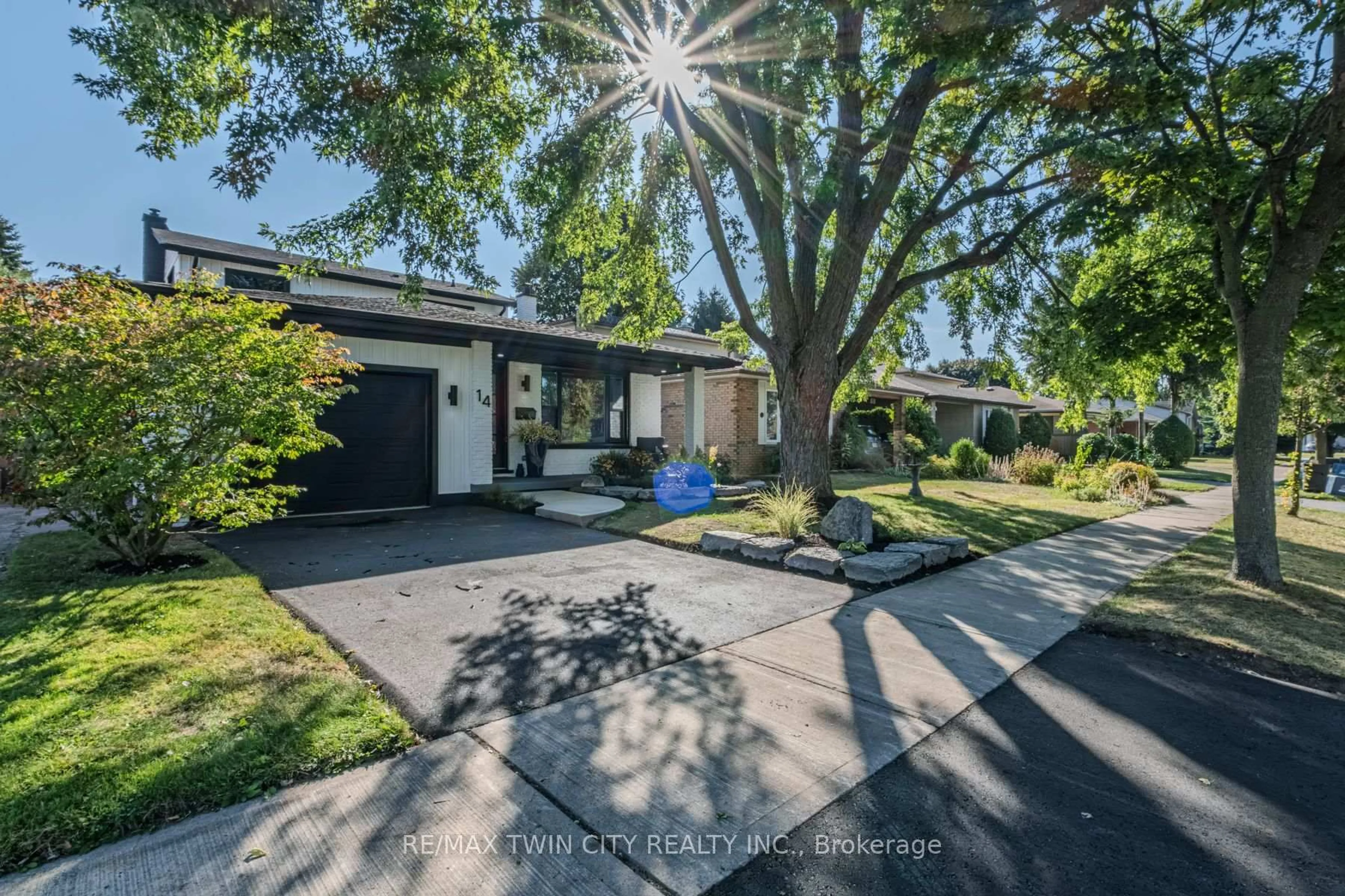 A pic from outside/outdoor area/front of a property/back of a property/a pic from drone, street for 14 October Pl, Brantford Ontario N3R 7B4