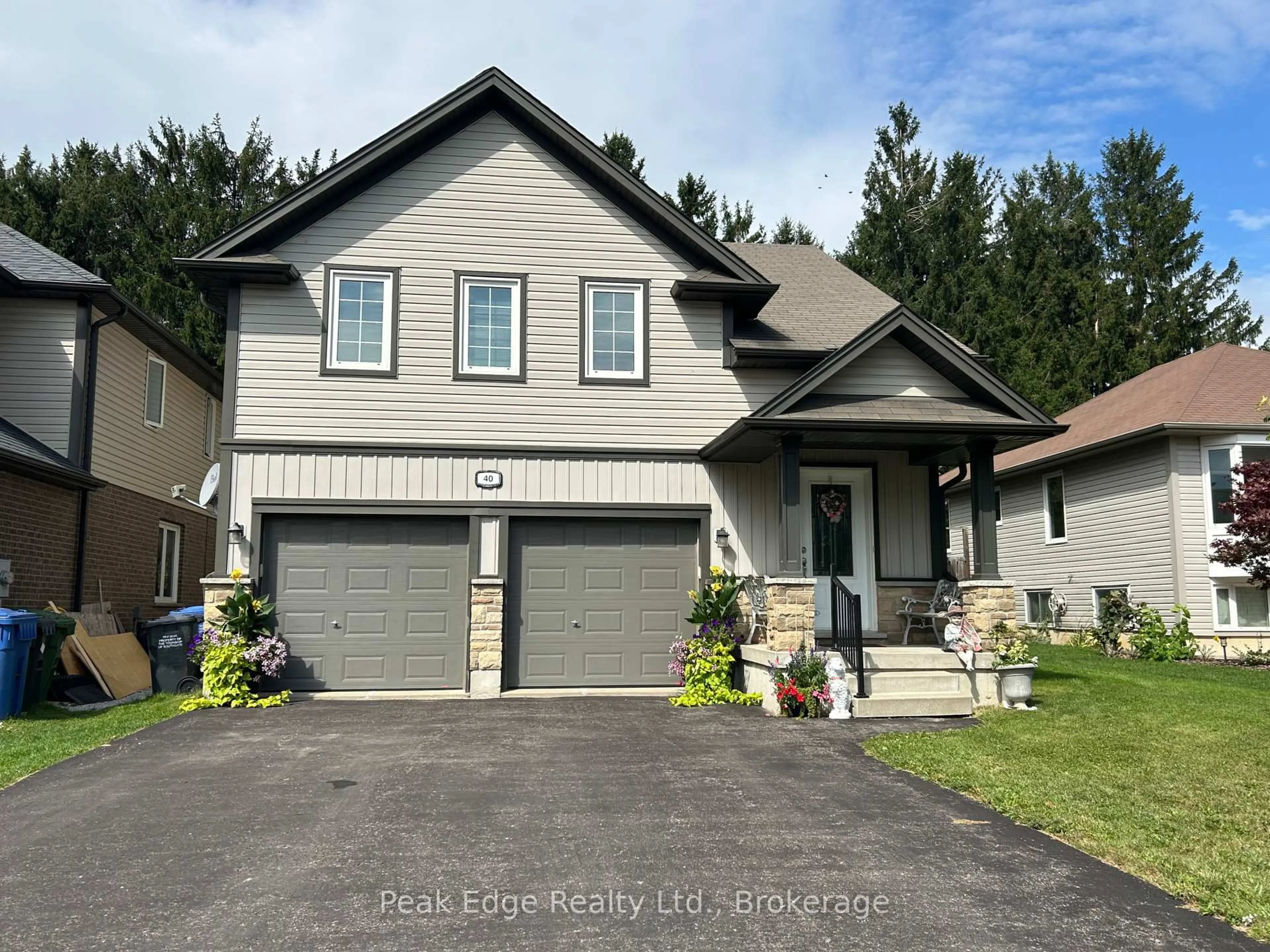 Home with vinyl exterior material, street for 40 Sheffield St, Southgate Ontario N0C 1B0