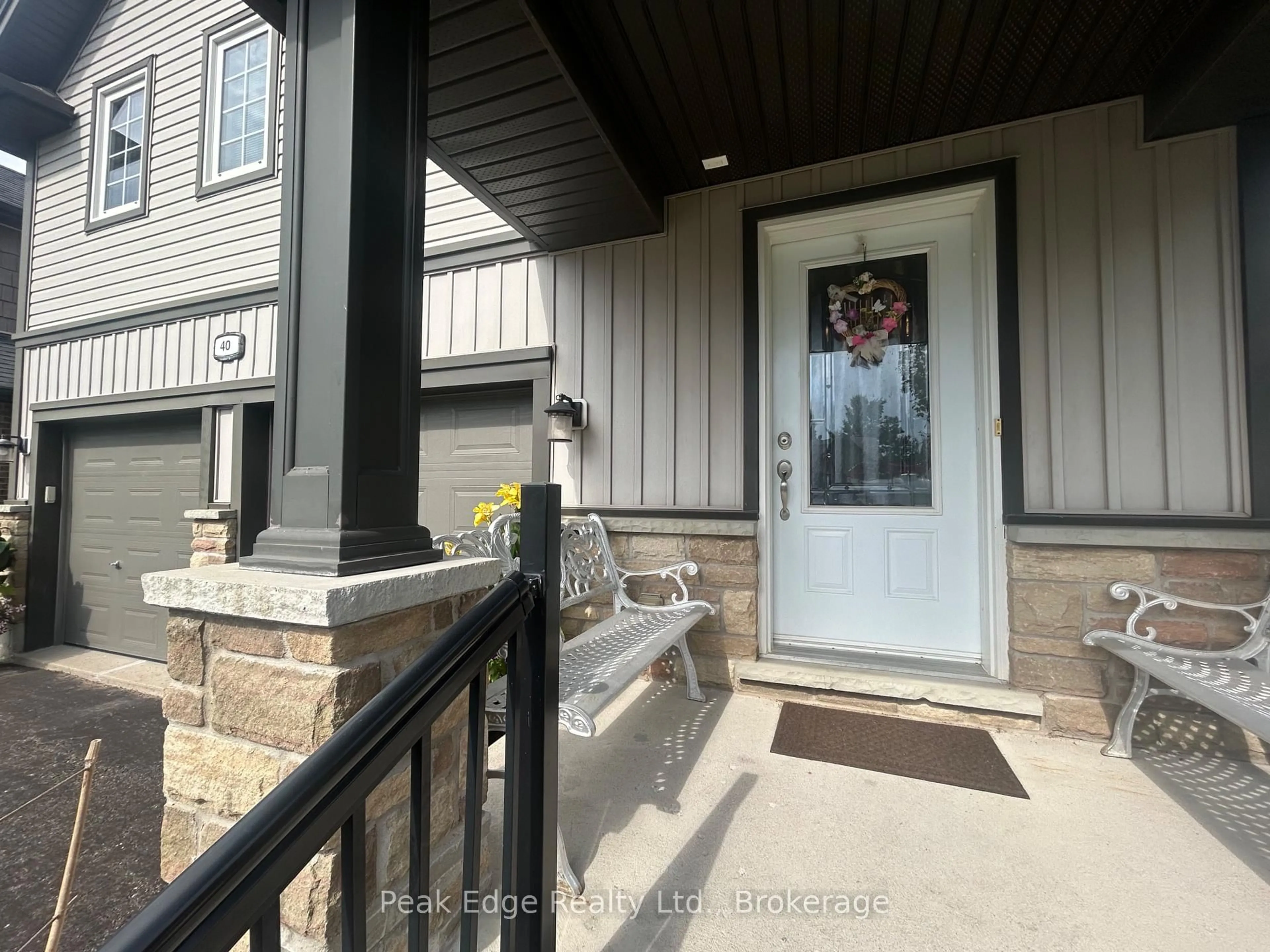 Indoor entryway for 40 Sheffield St, Southgate Ontario N0C 1B0