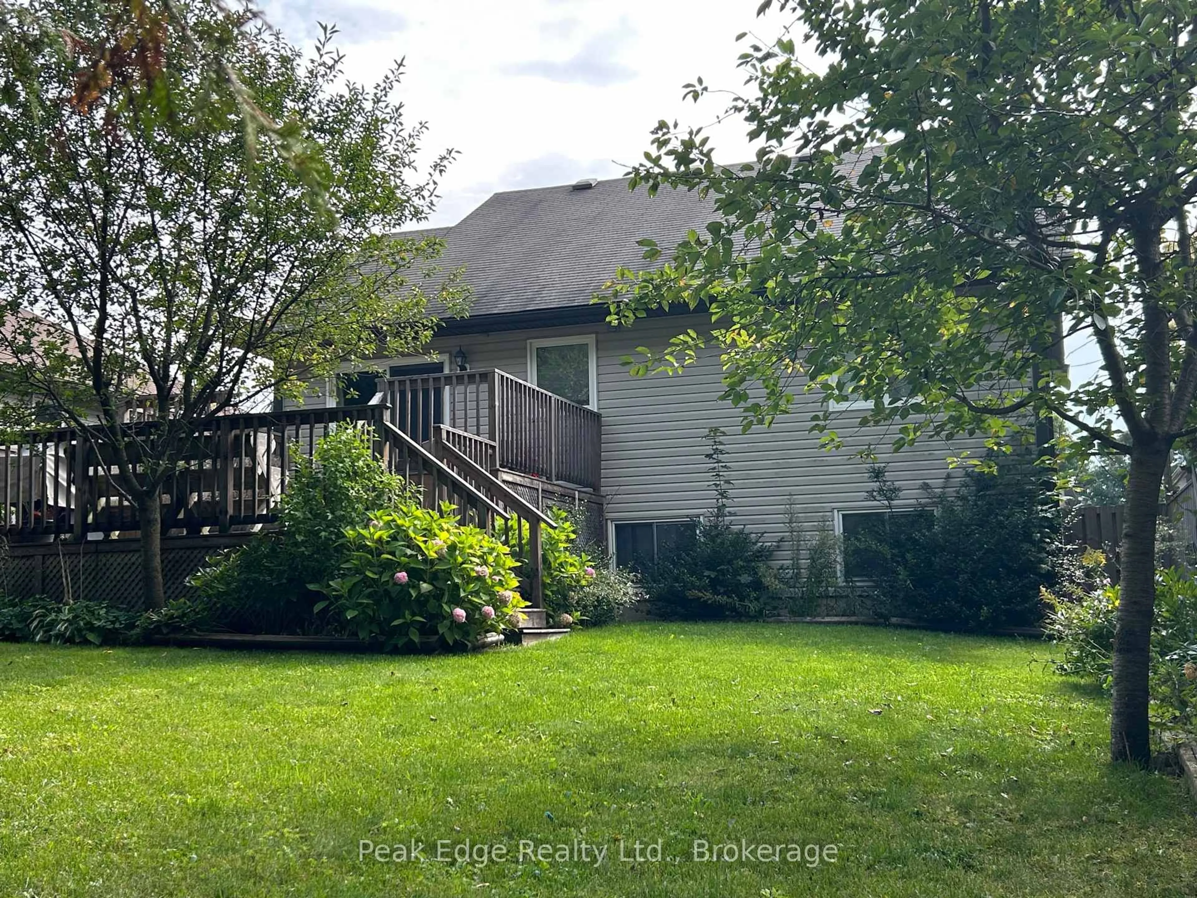 A pic from outside/outdoor area/front of a property/back of a property/a pic from drone, water/lake/river/ocean view for 40 Sheffield St, Southgate Ontario N0C 1B0