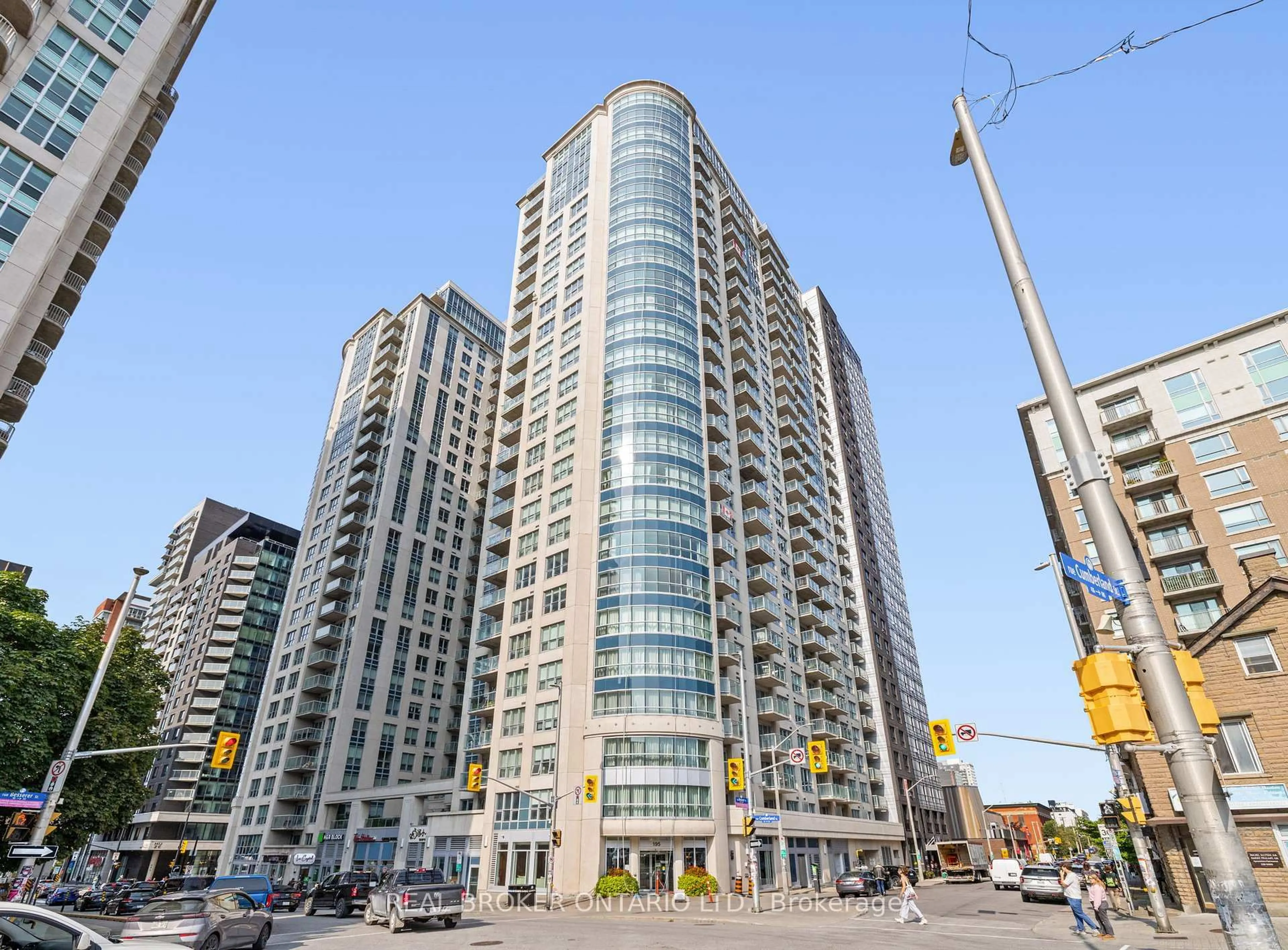 Indoor foyer for 196 Besserer St #407, Ottawa Ontario K1N 0B6