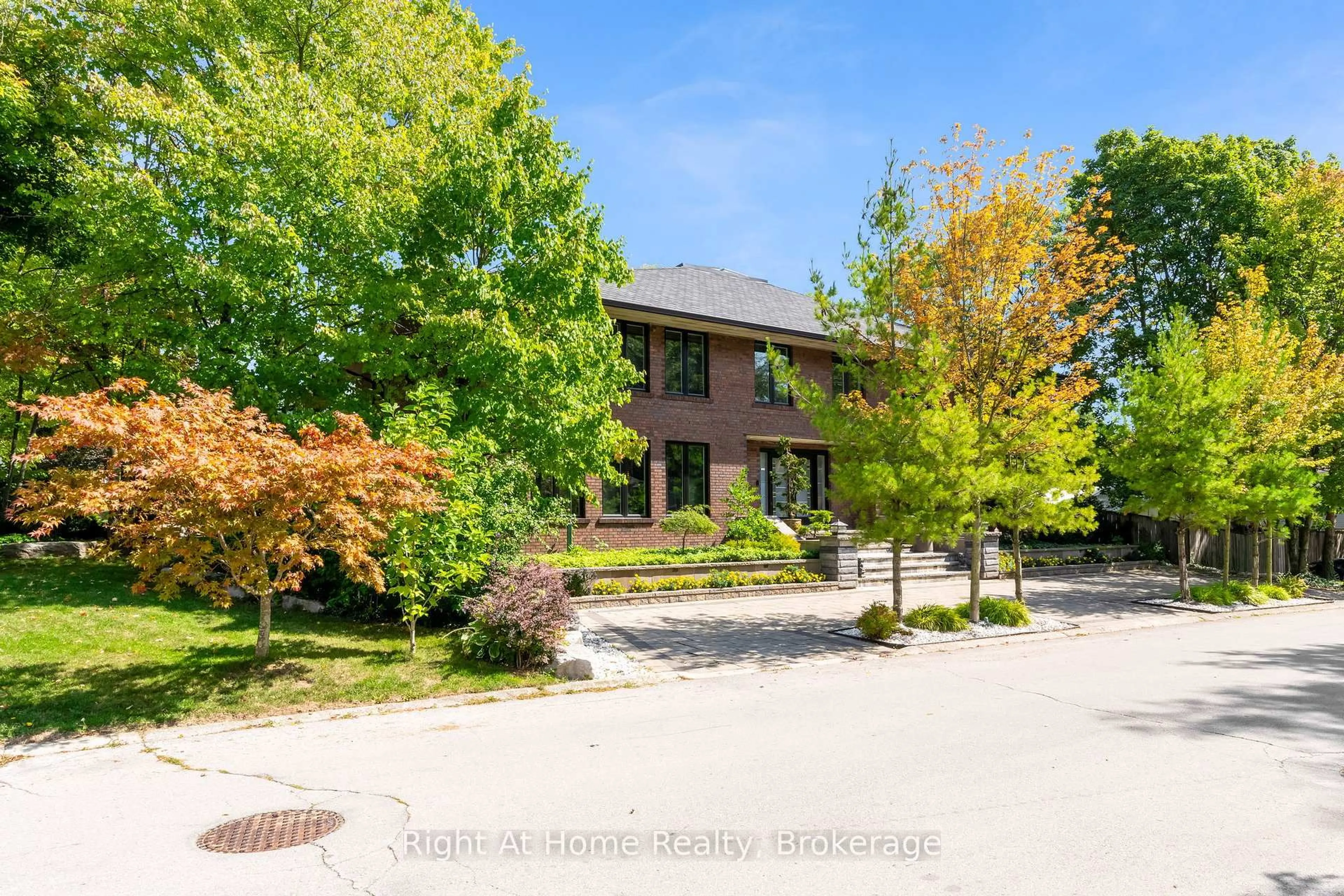 A pic from outside/outdoor area/front of a property/back of a property/a pic from drone, street for 78 Terrace Dr, Hamilton Ontario L9H 3X2