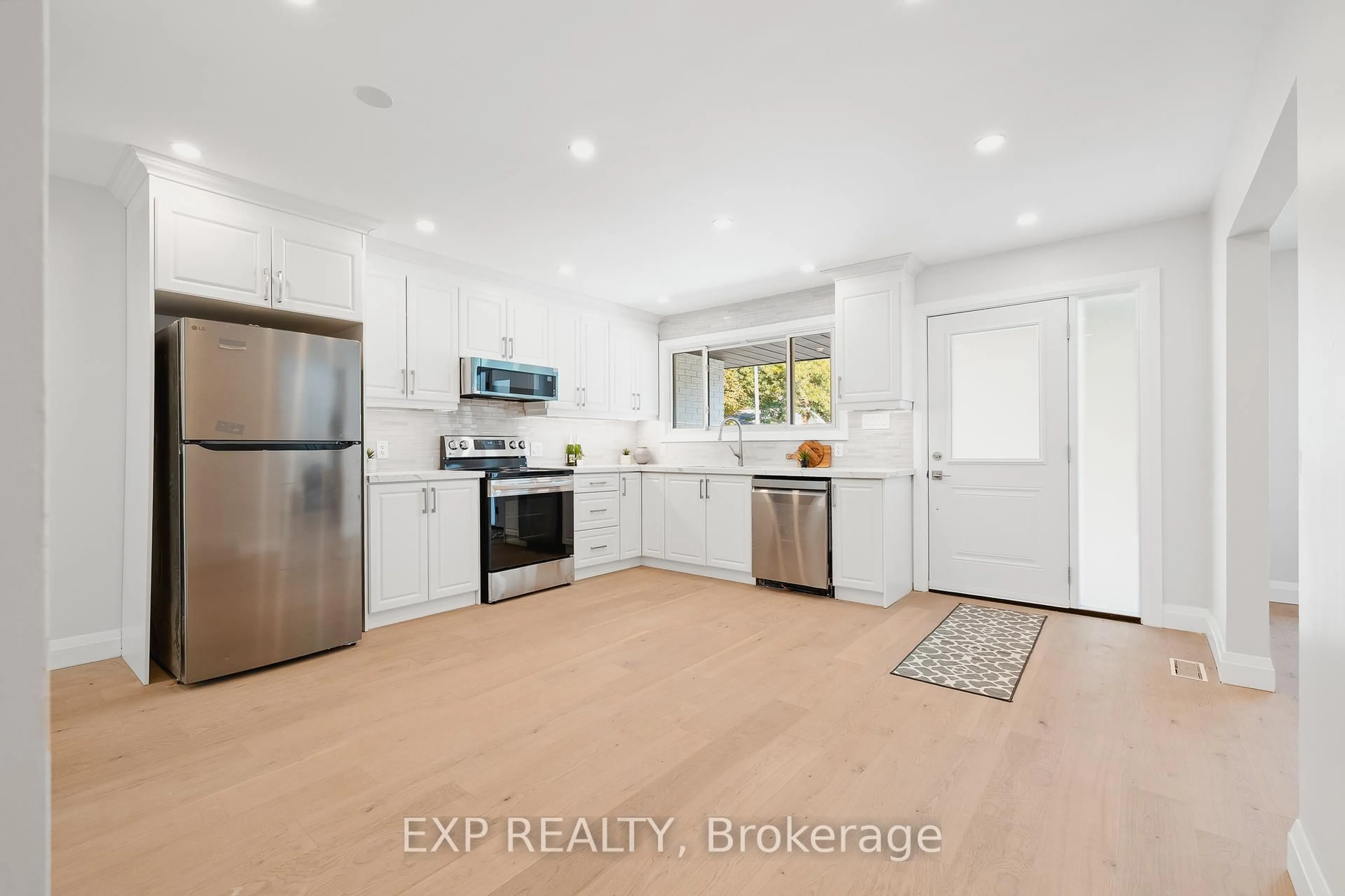 Open concept kitchen, unknown for 537 Glen Manor Blvd, Waterloo Ontario N2L 4T4