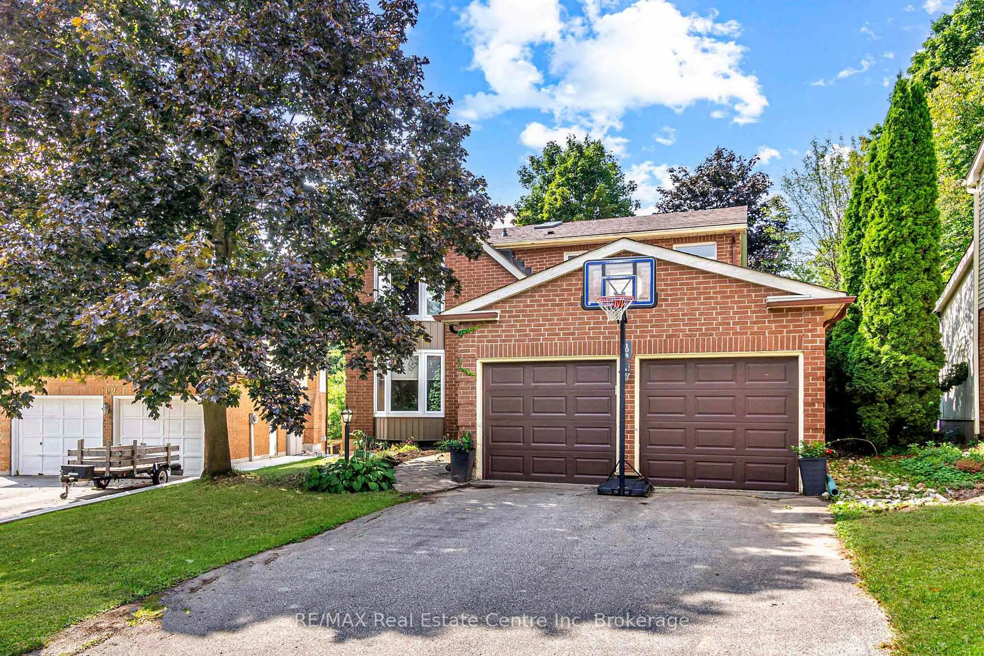 Home with brick exterior material, street for 104 Valley Ridge Cres, Waterloo Ontario N2T 1X2