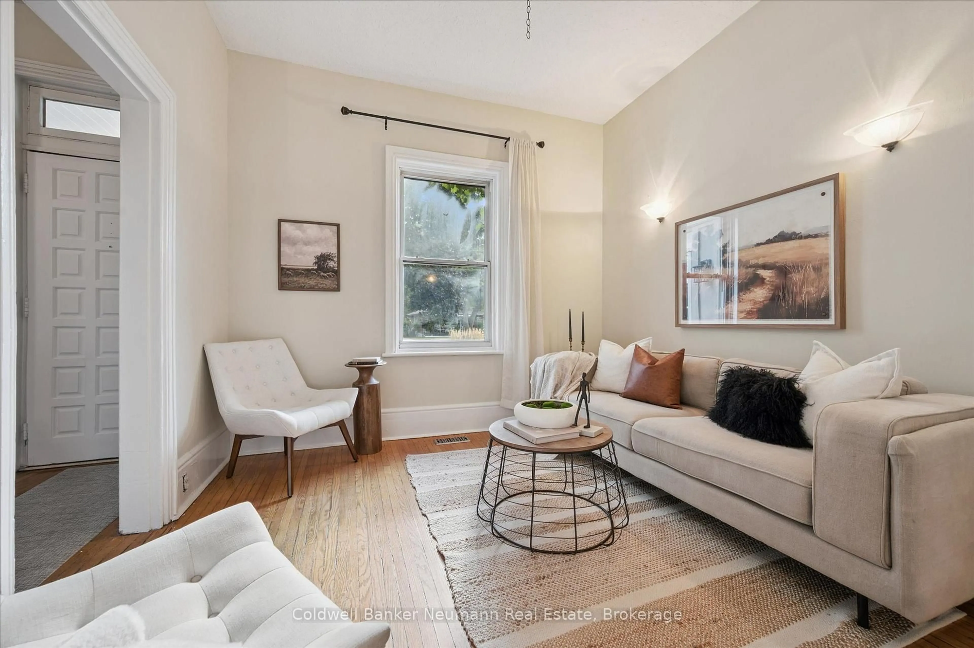 Living room with furniture, unknown for 257 Metcalfe St, Guelph Ontario N1E 4Y8