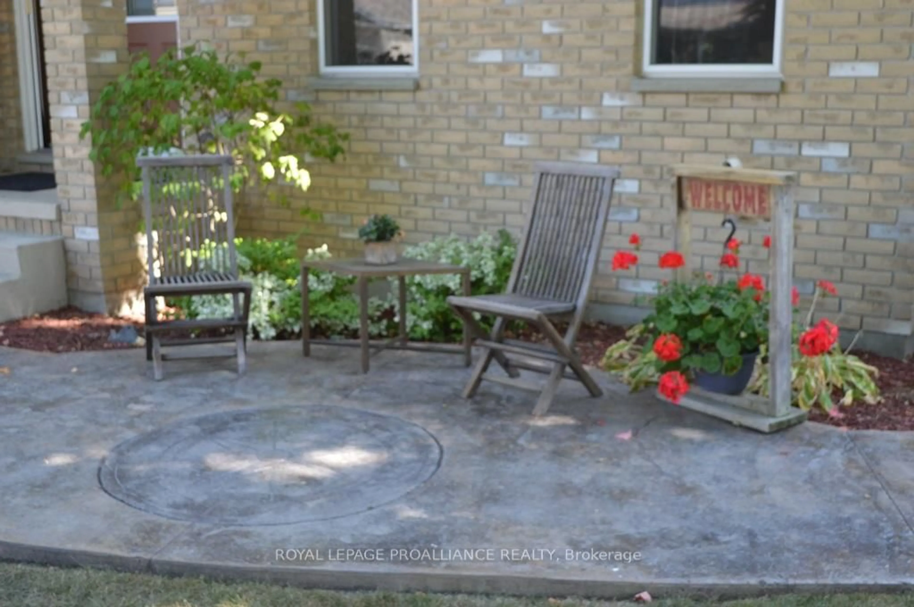 Patio, street for 1 Simmons Crt, Quinte West Ontario K8V 6M9