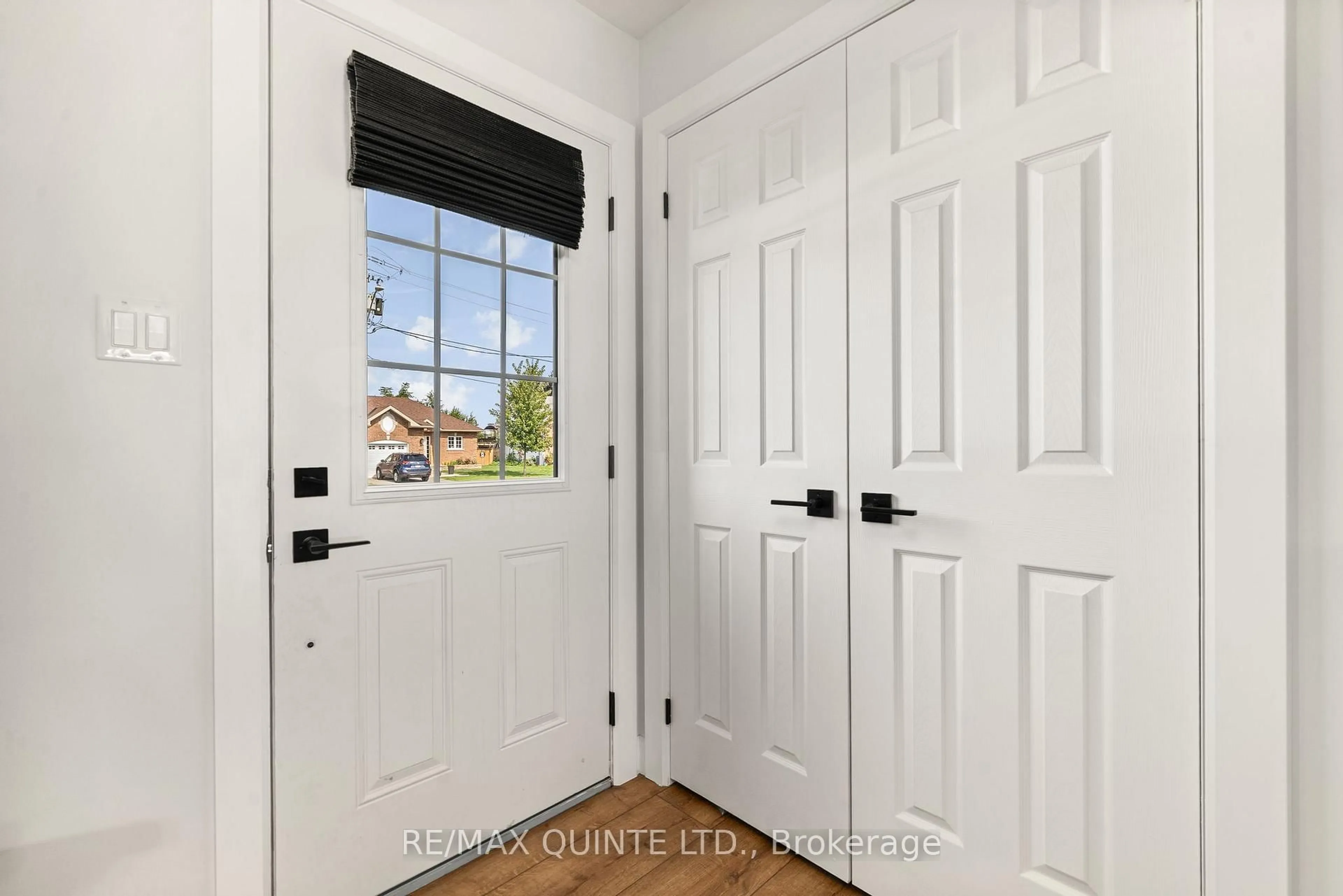 Indoor entryway for 32 Maple Ave, Asphodel-Norwood Ontario K0L 2V0