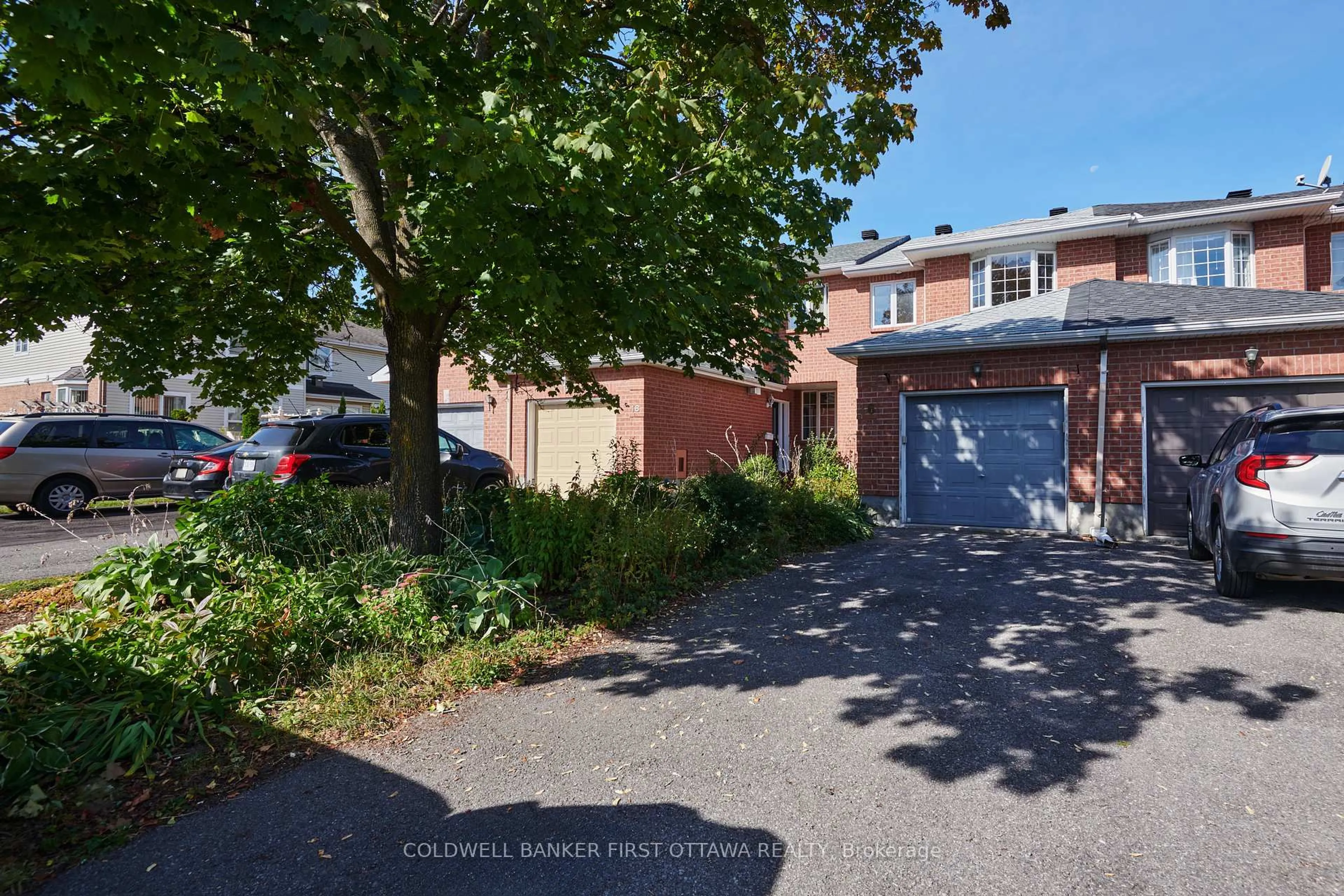 A pic from outside/outdoor area/front of a property/back of a property/a pic from drone, street for 16 Angus Dr, Ottawa Ontario K2L 4E6