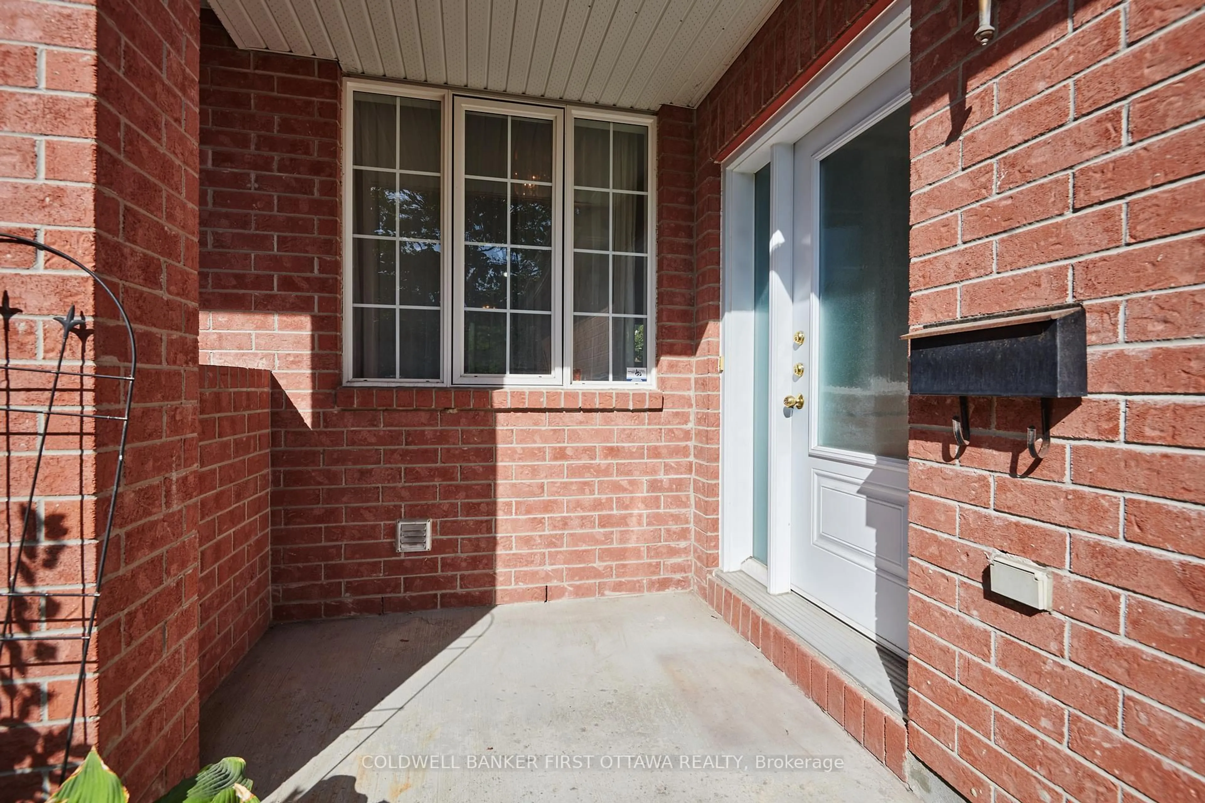 Unknown for 16 Angus Dr, Ottawa Ontario K2L 4E6