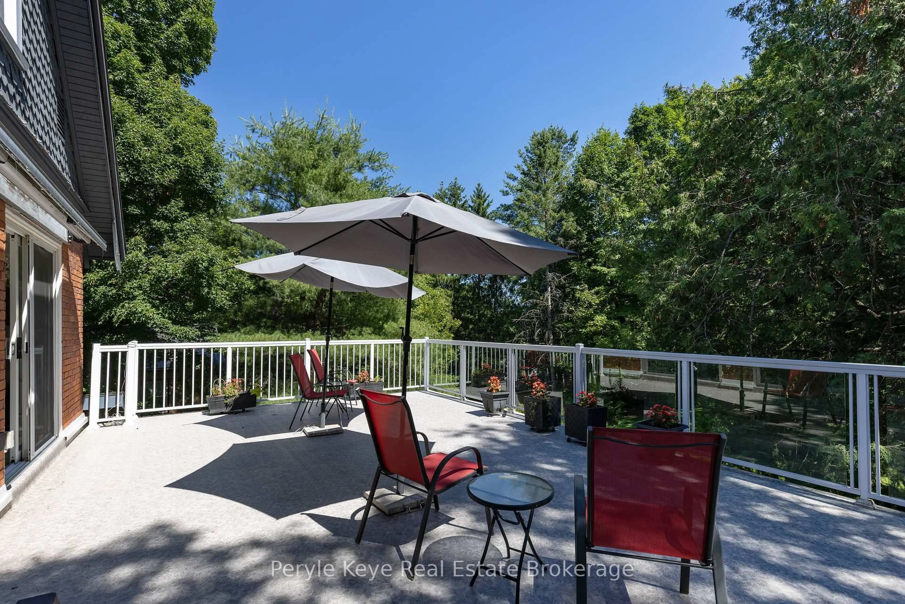 Patio, water/lake/river/ocean view for 96 Ontario St, Bracebridge Ontario P1L 2A2