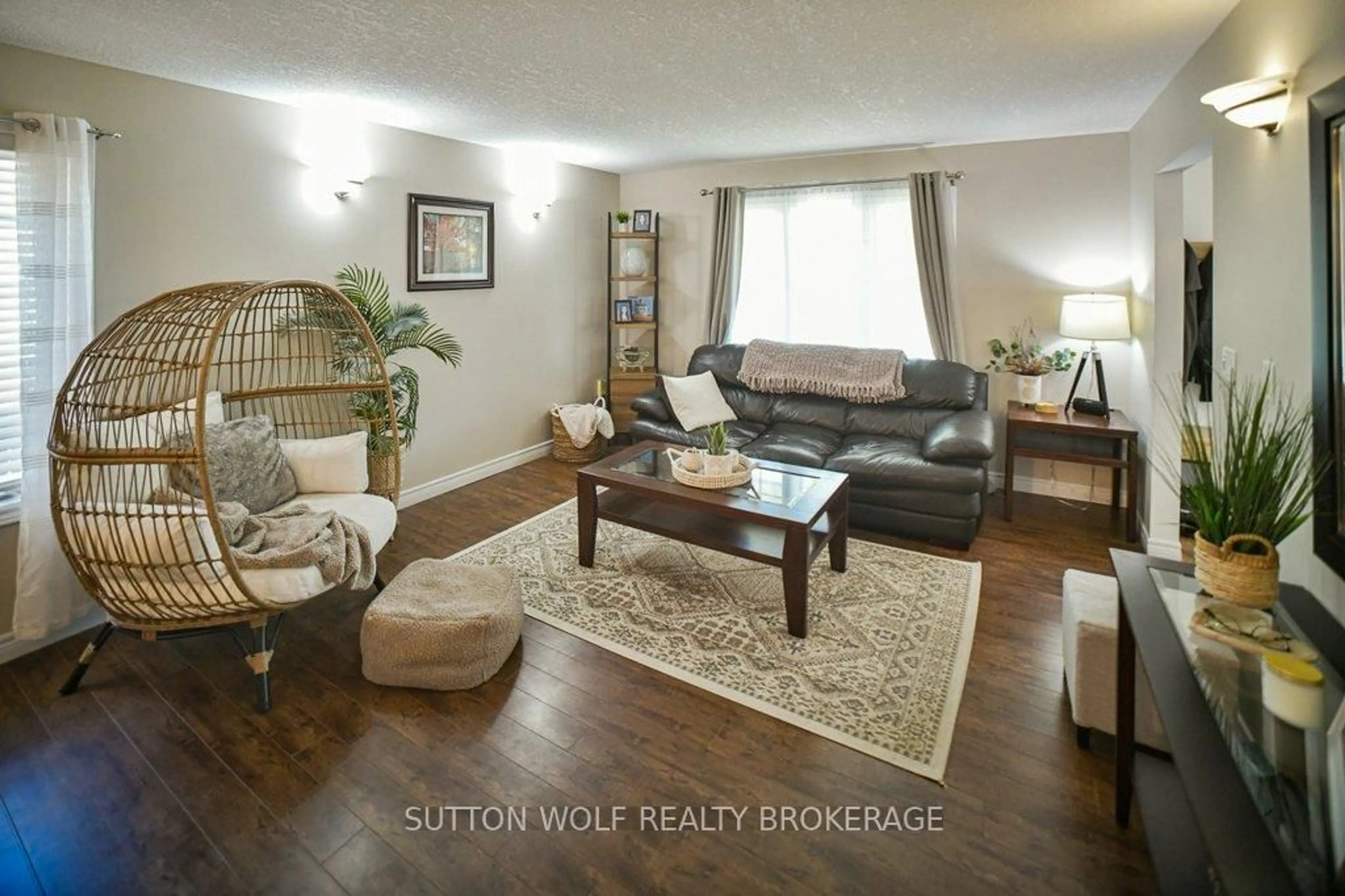Living room with furniture, wood/laminate floor for 22 Pittao Pl, Strathroy-Caradoc Ontario N7G 4E7