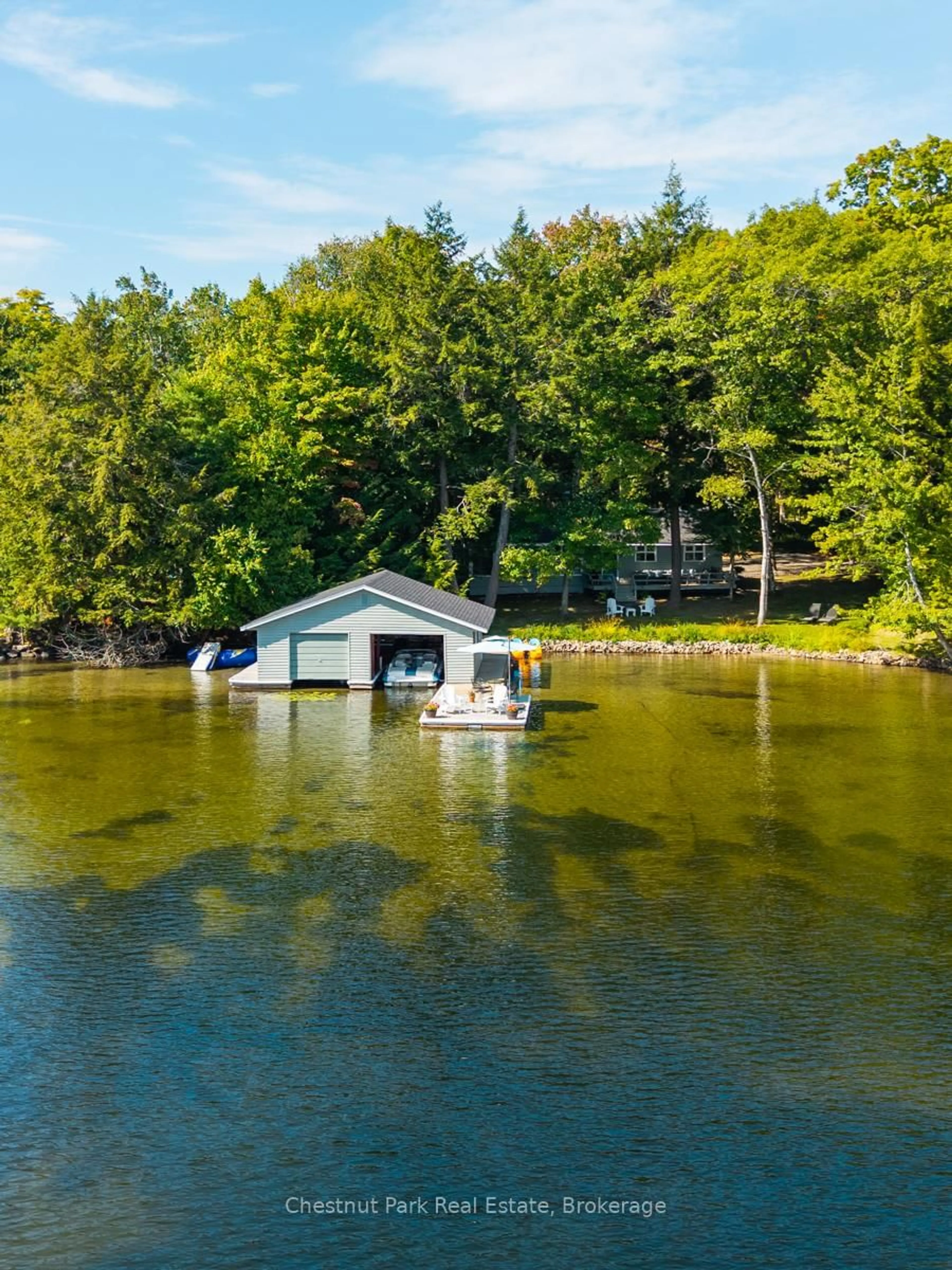 Shed for 1006 Segwun Pl, Muskoka Lakes Ontario P0B 1J0