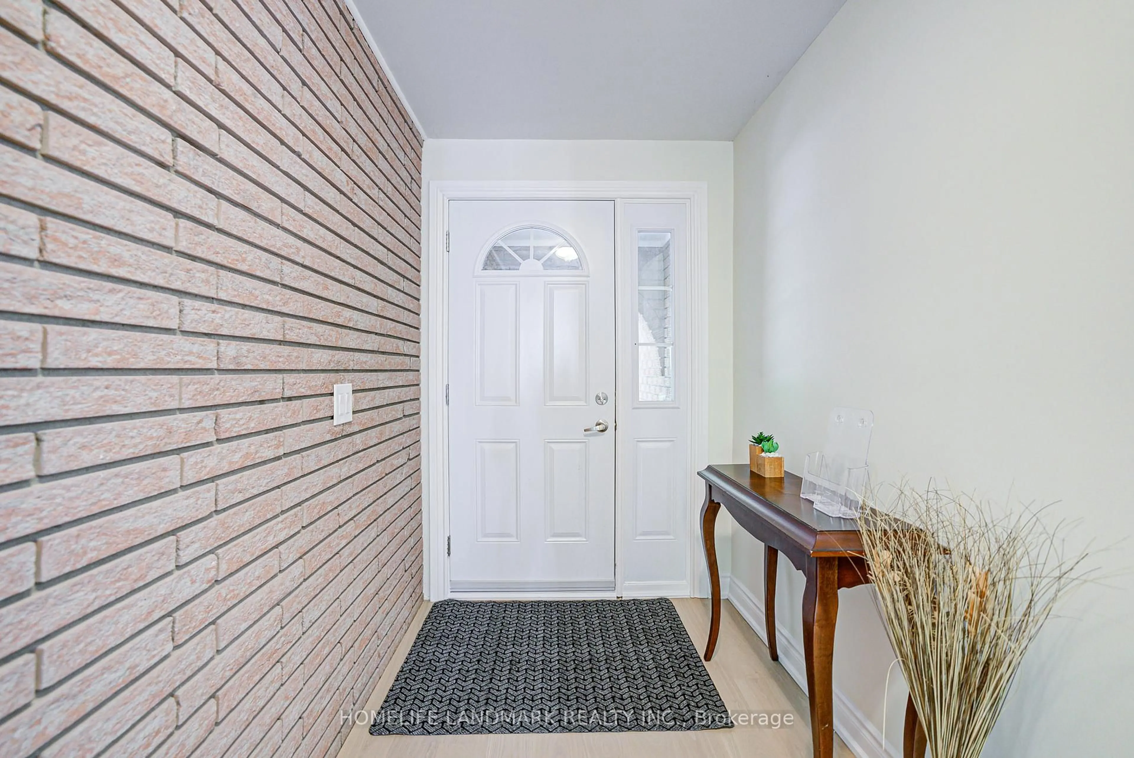 Indoor entryway for 19 Sheldon St, Hamilton Ontario L9H 4P3