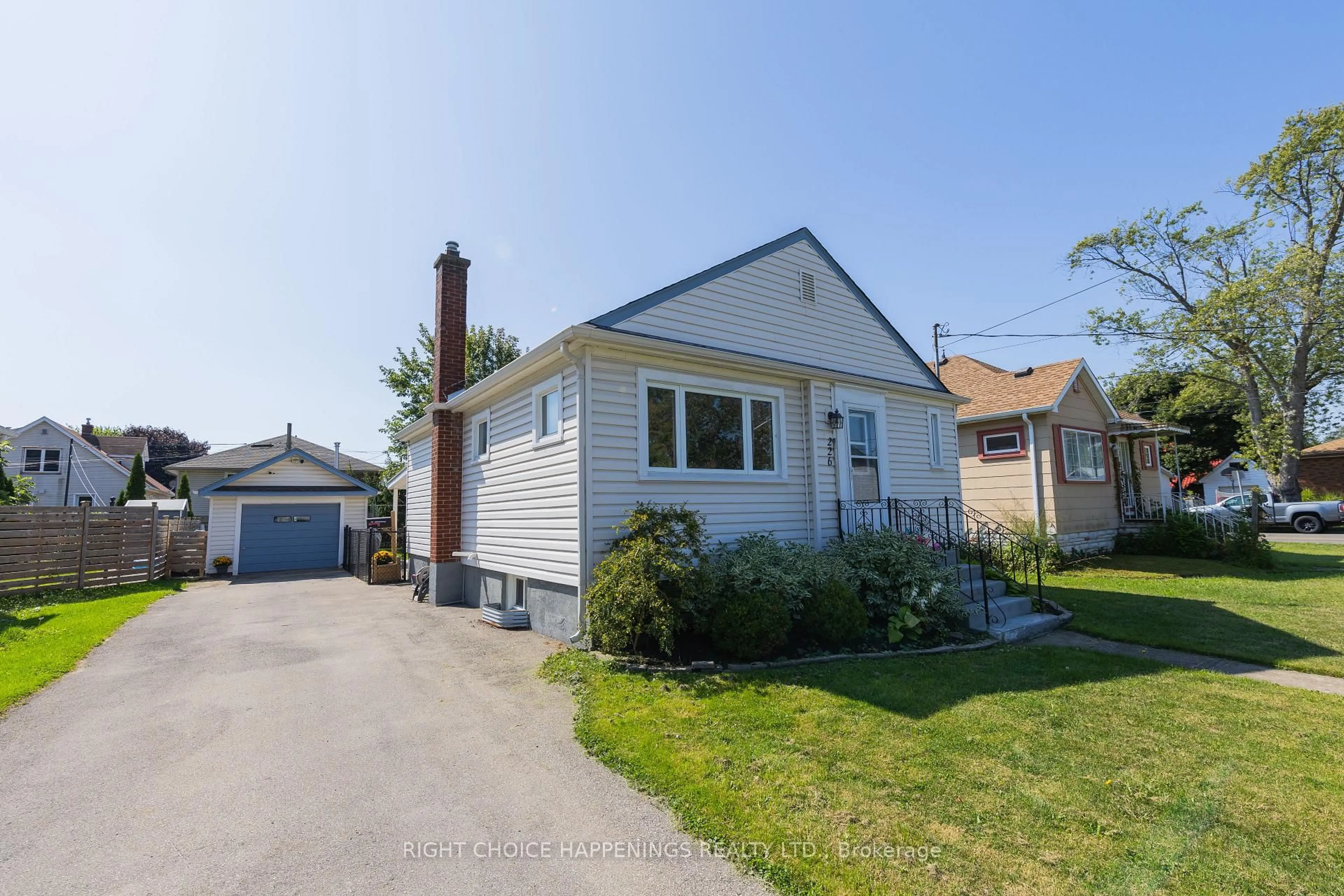 Home with vinyl exterior material, street for 226 Neff St, Port Colborne Ontario L3K 3T6