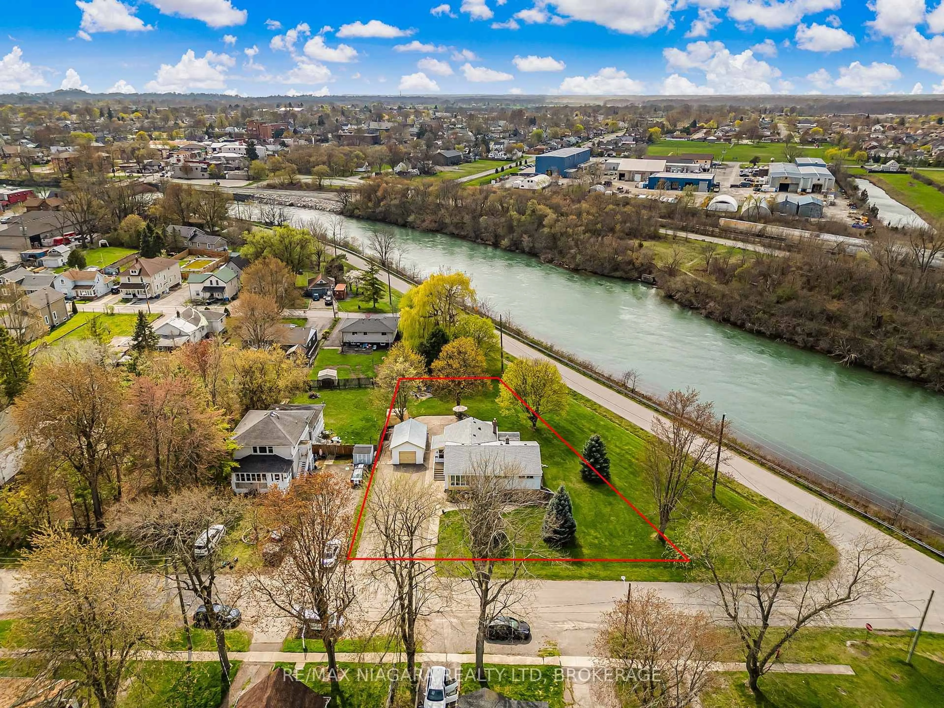 A pic from outside/outdoor area/front of a property/back of a property/a pic from drone, water/lake/river/ocean view for 252 Mellanby Ave, Port Colborne Ontario L3K 2L9