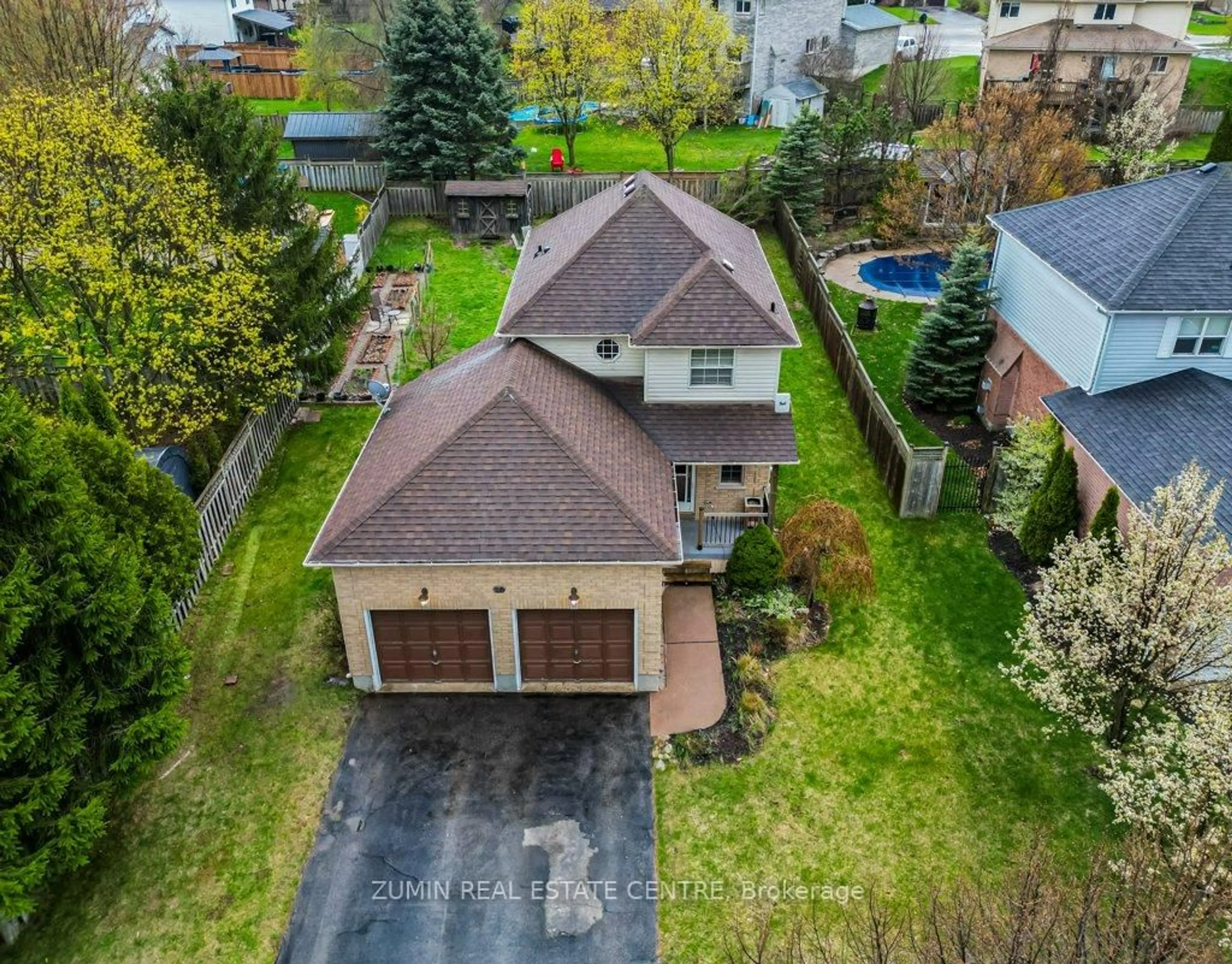 A pic from outside/outdoor area/front of a property/back of a property/a pic from drone, street for 20 Hunt St, North Dumfries Ontario N0B 1E0