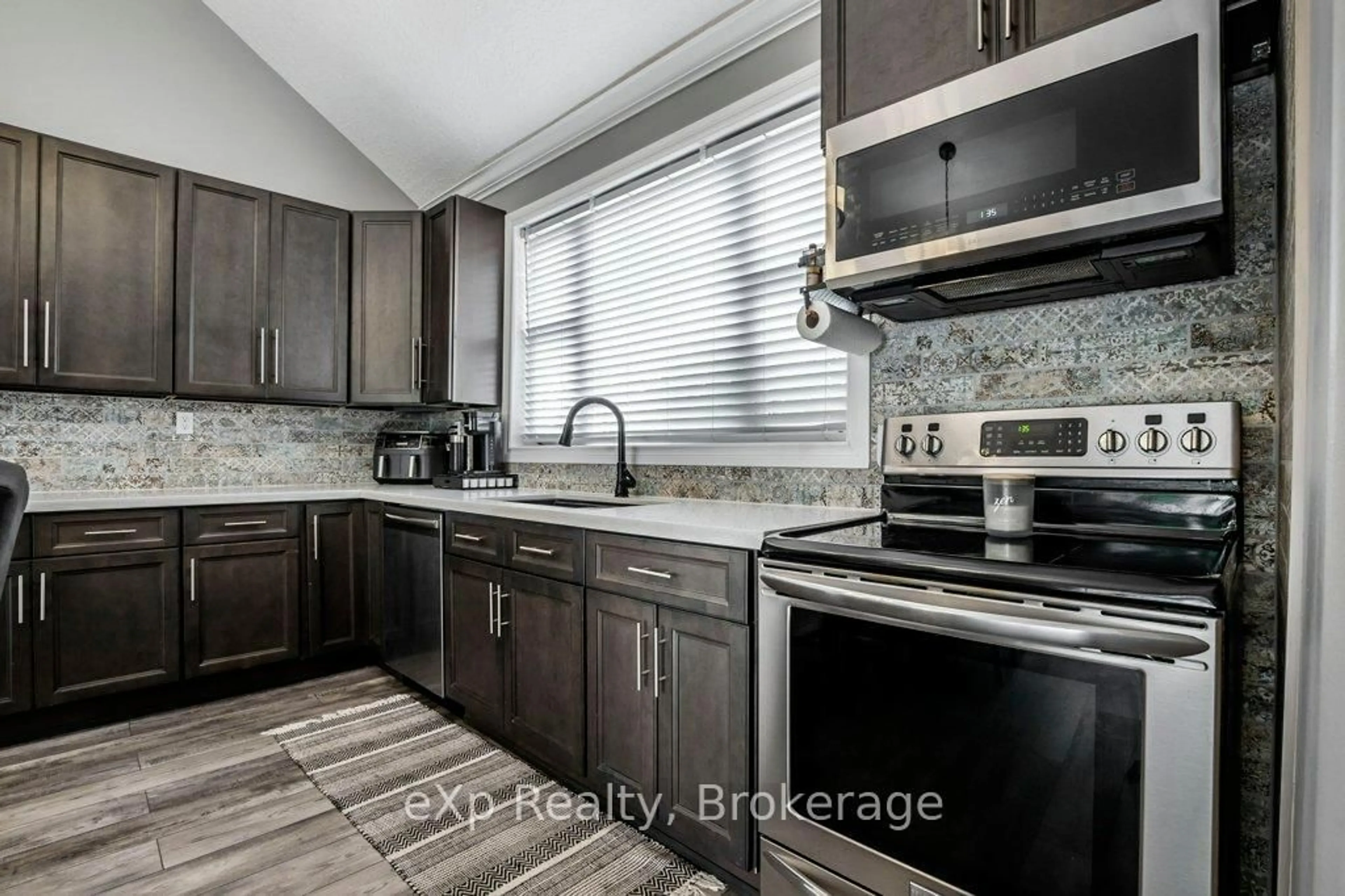 Unknown for 20 Brant Rd, Brant Ontario N3L 3E1