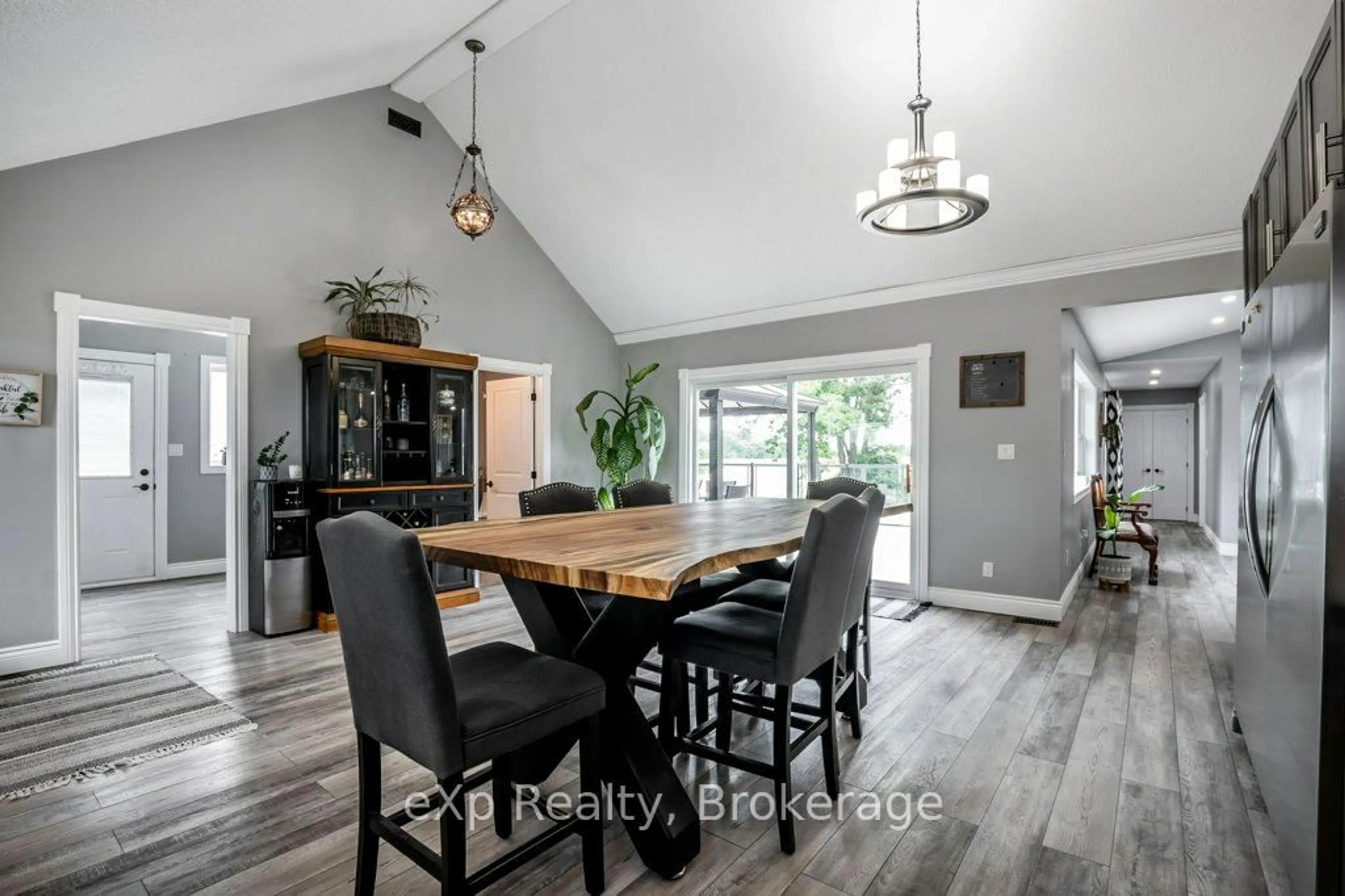 Open concept kitchen, wood/laminate floor for 20 Brant Rd, Brant Ontario N3L 3E1