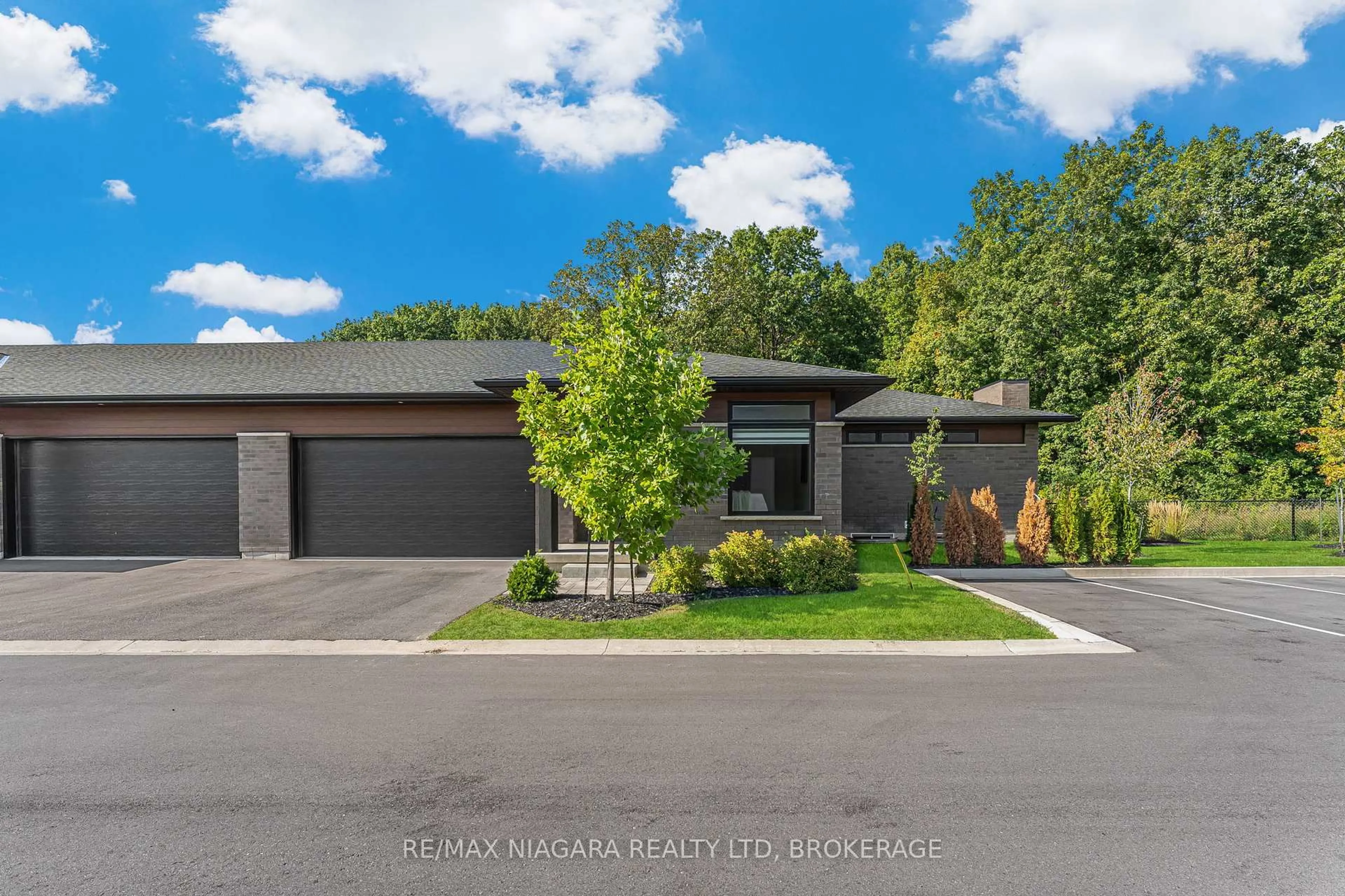 Home with brick exterior material, street for 300 Richmond St #16, Thorold Ontario L2V 0L6