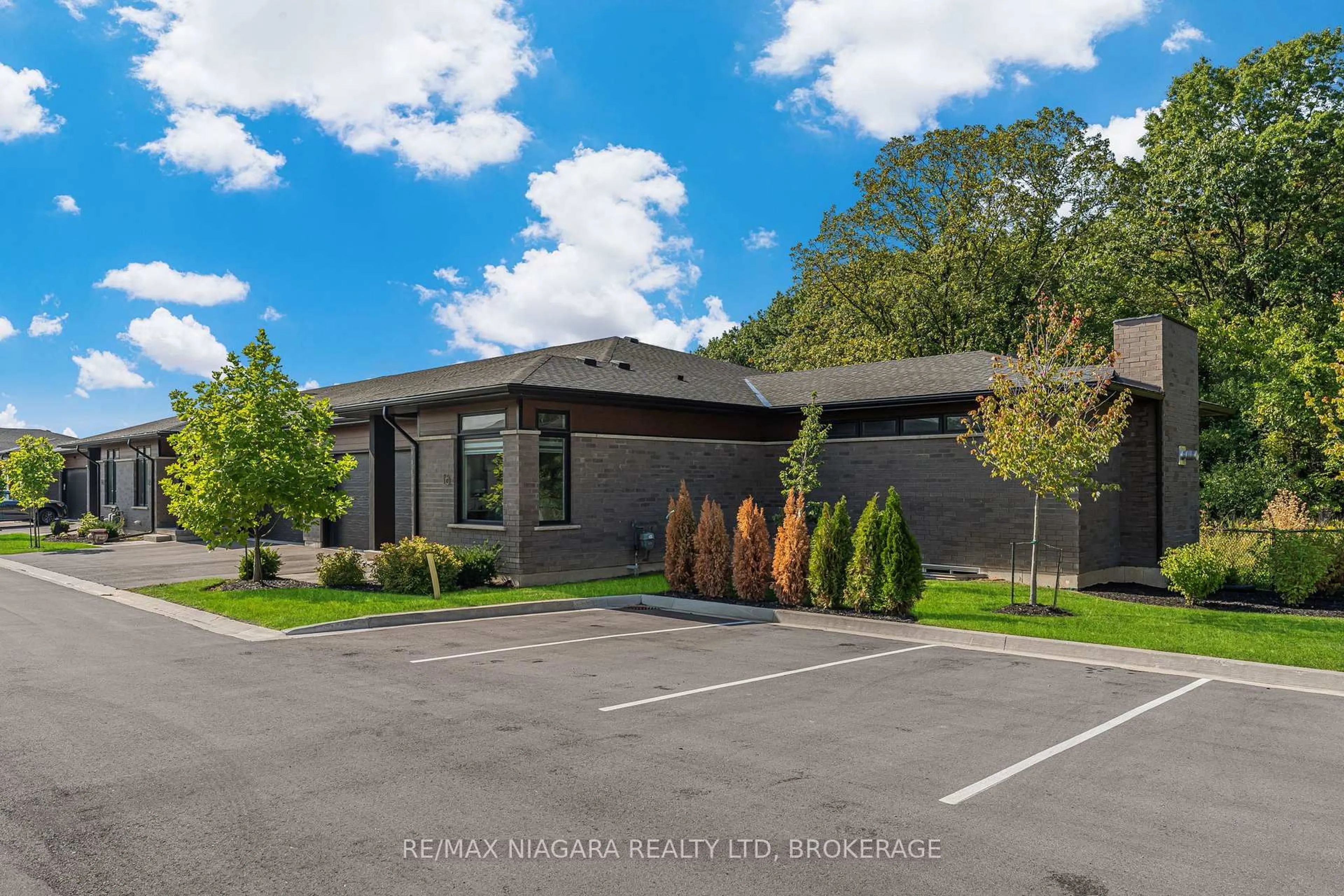Unknown for 300 Richmond St #16, Thorold Ontario L2V 0L6