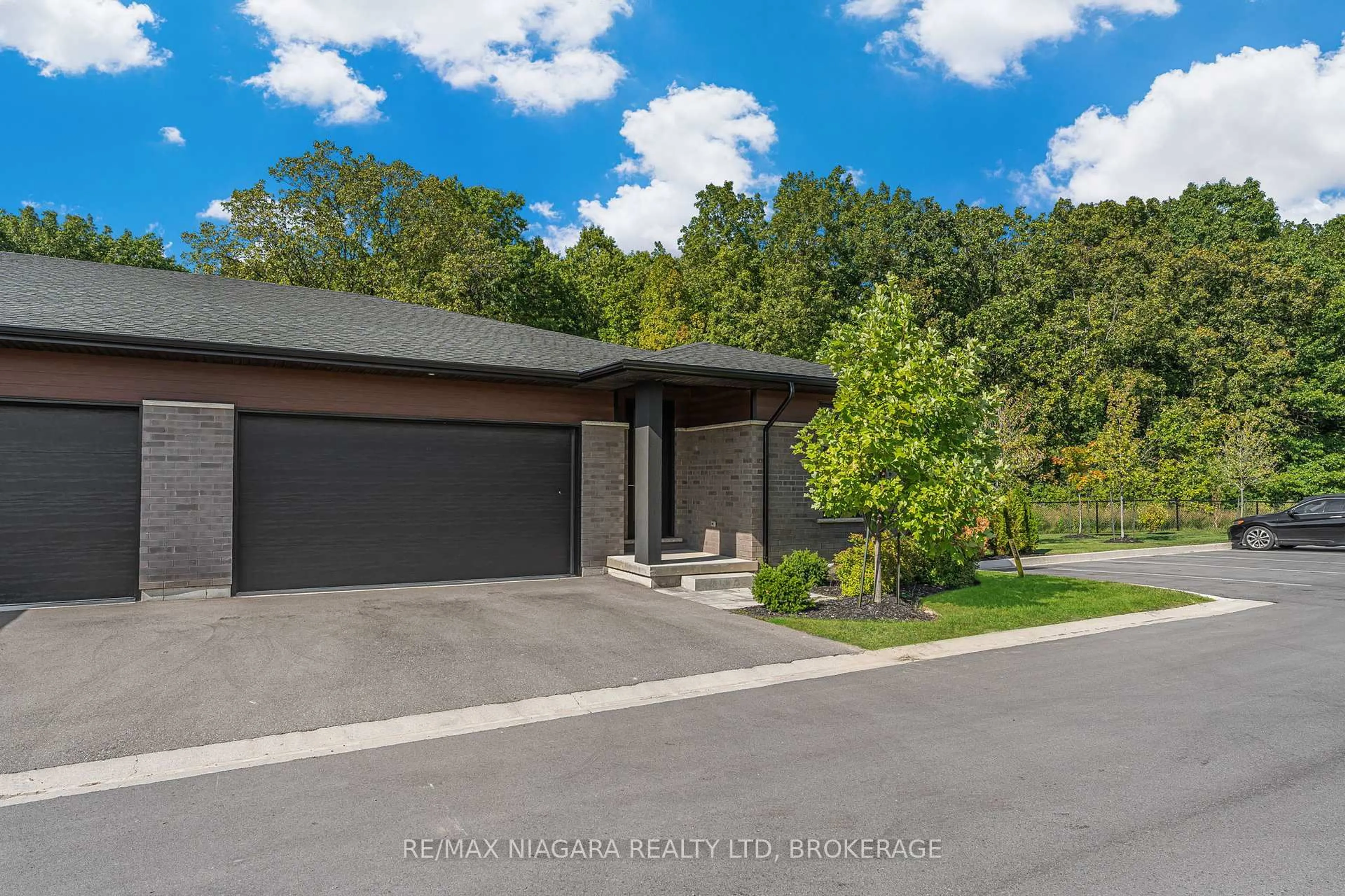 Unknown for 300 Richmond St #16, Thorold Ontario L2V 0L6
