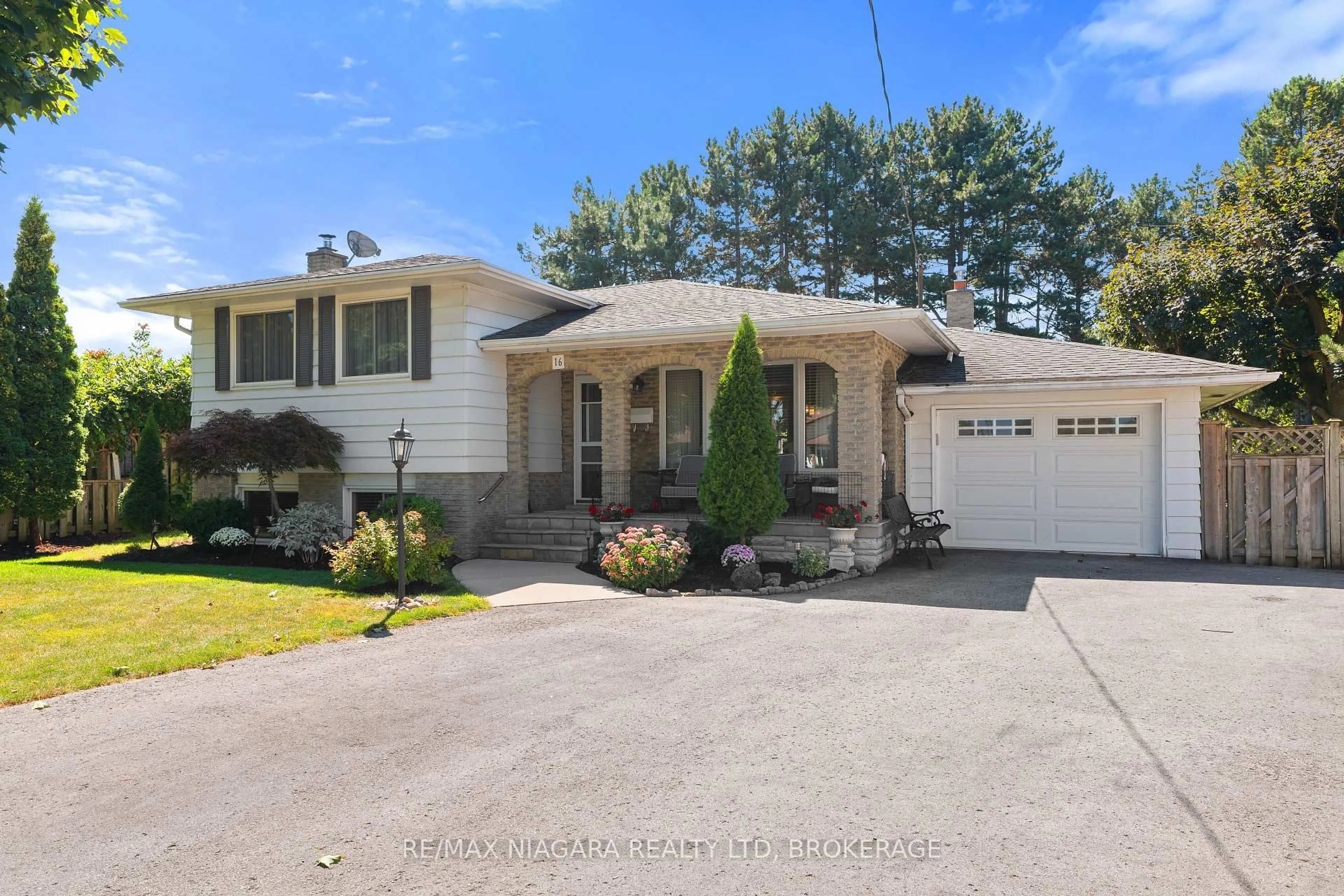 Home with vinyl exterior material, street for 16 Centennial Dr, St. Catharines Ontario L2N 6A4