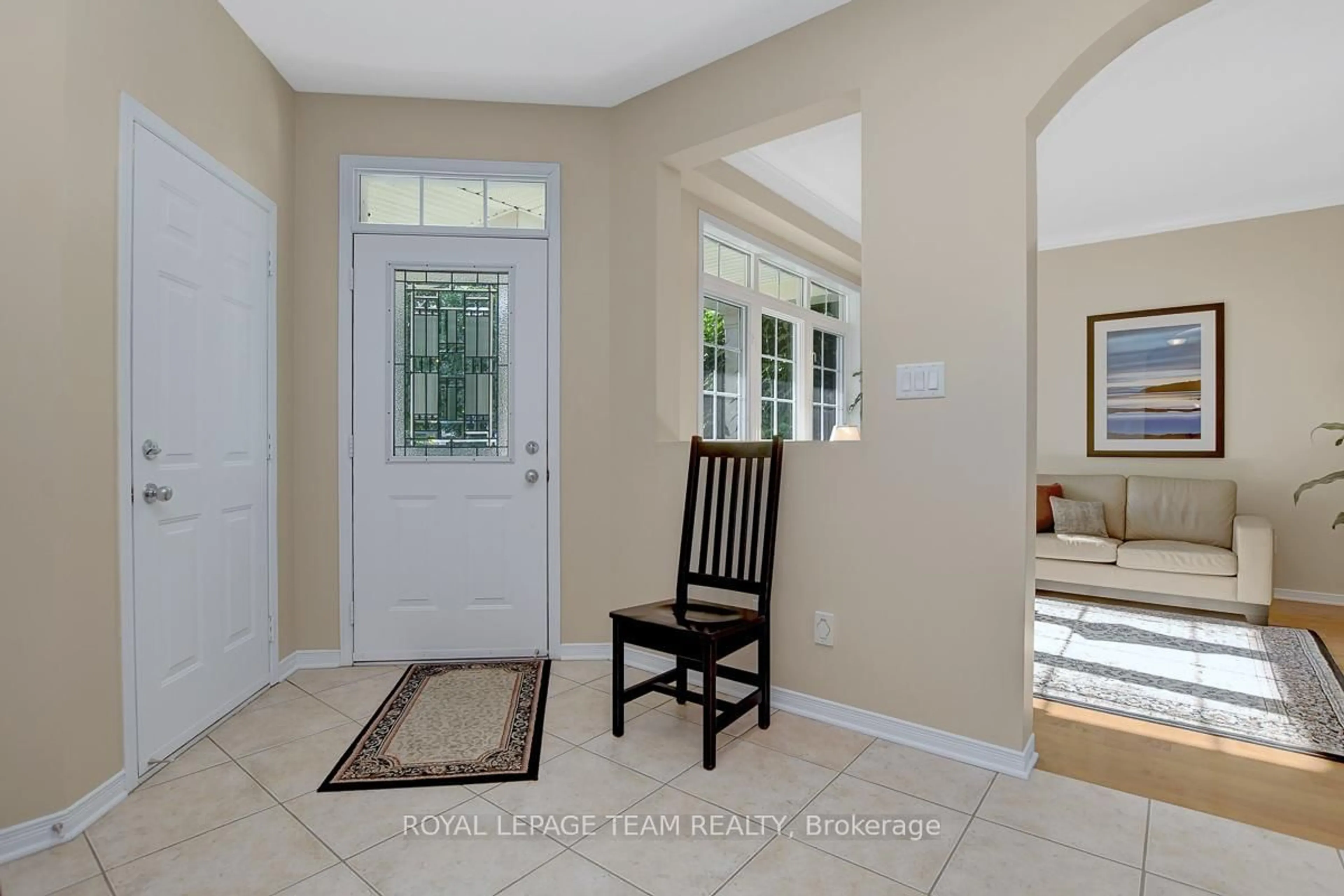 Indoor entryway for 34 Calderwood Way, Ottawa Ontario K2J 5L9