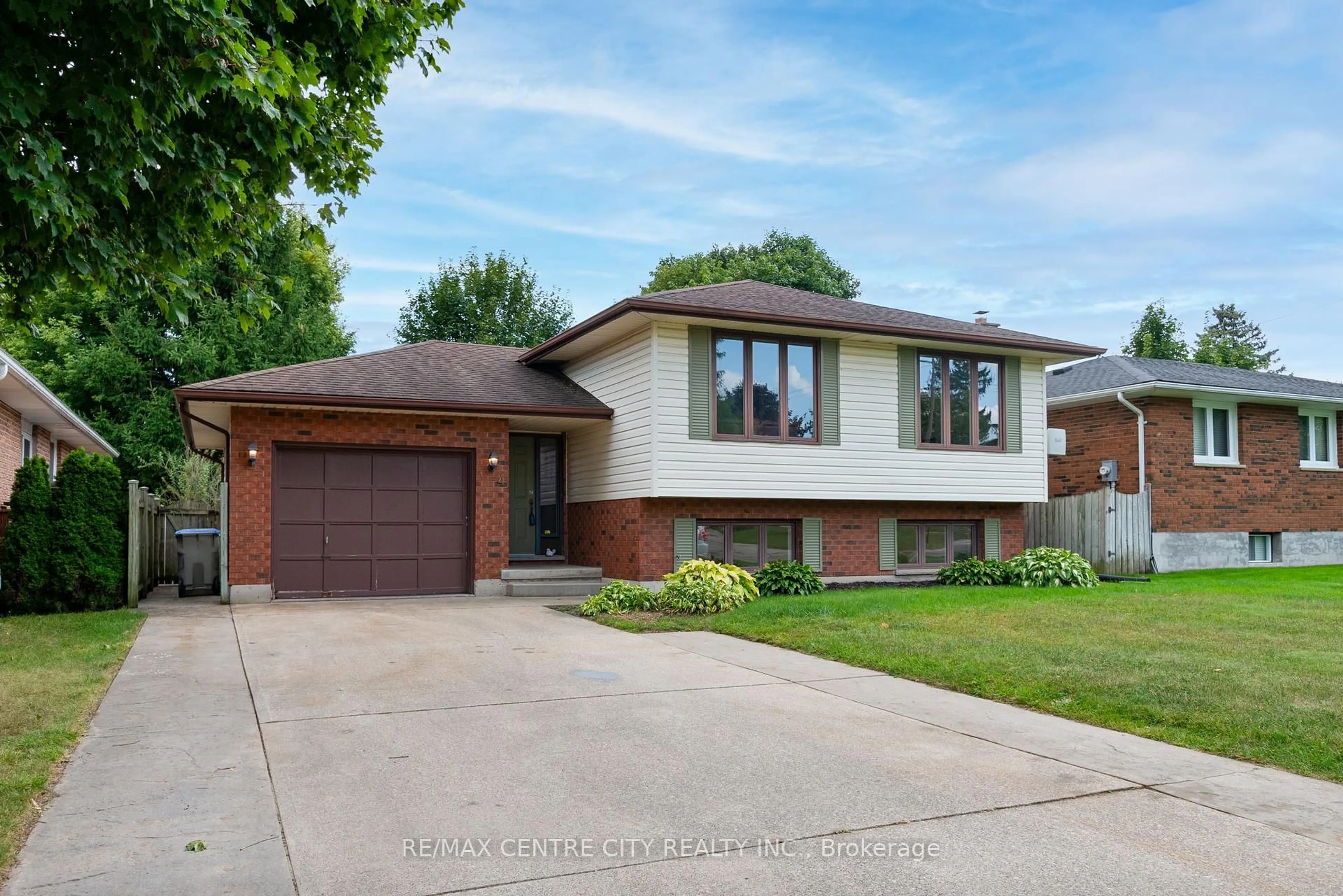 Home with brick exterior material, street for 4 Arvaleigh End, Strathroy-Caradoc Ontario N7G 3R8