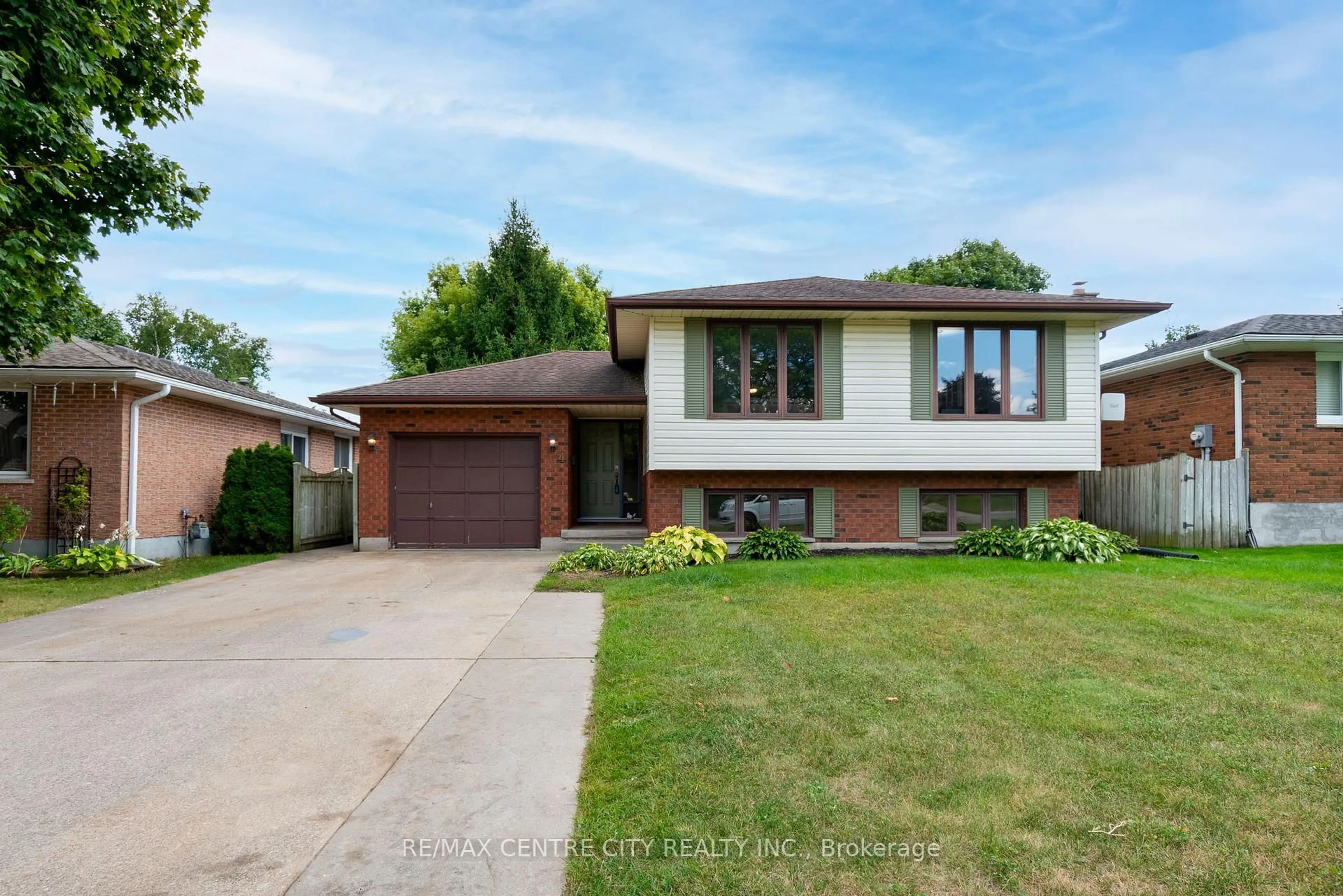 Home with brick exterior material, street for 4 Arvaleigh End, Strathroy-Caradoc Ontario N7G 3R8