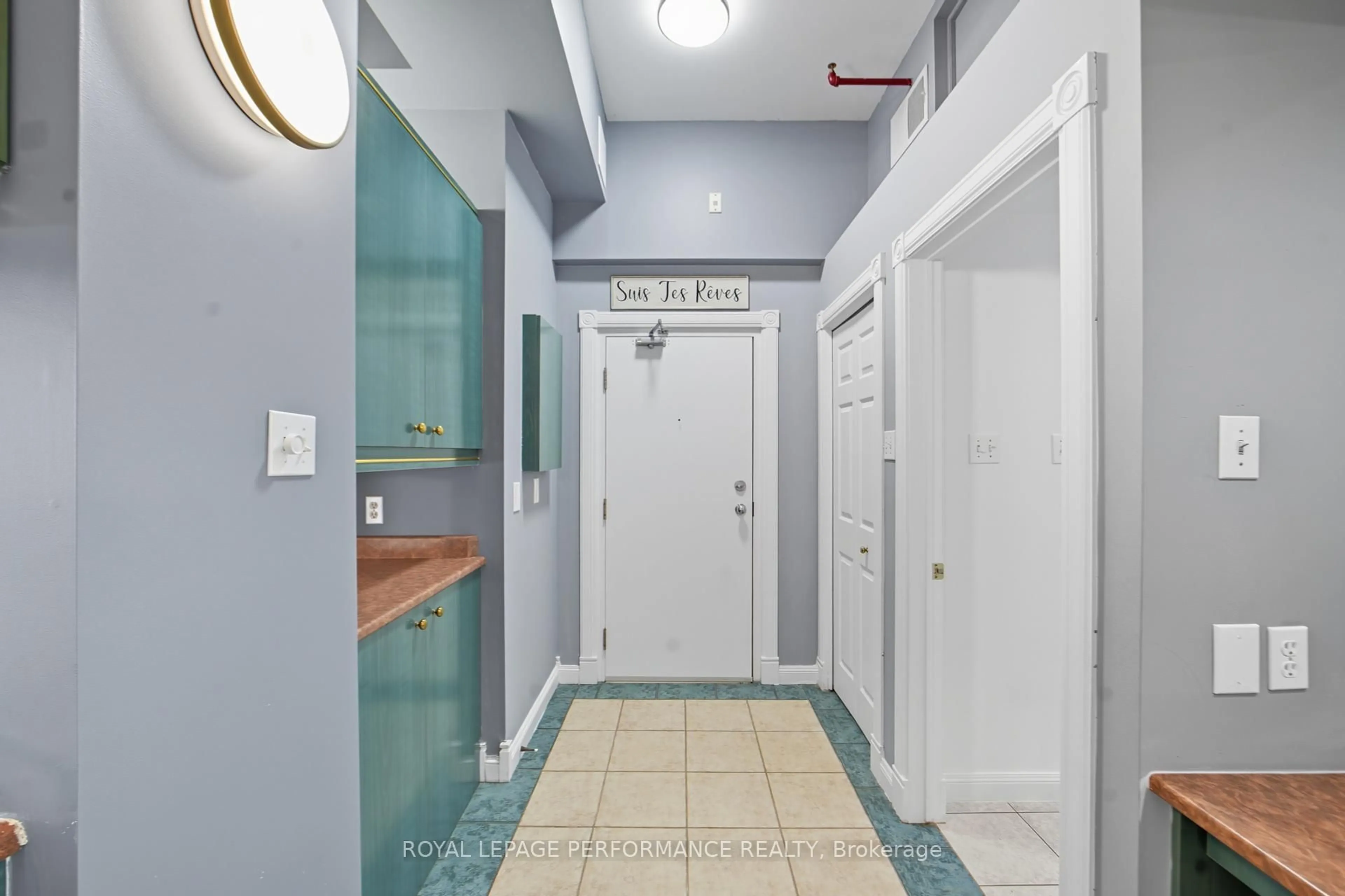 Indoor entryway for 225 Main St #202, Hawkesbury Ontario K6A 3R7