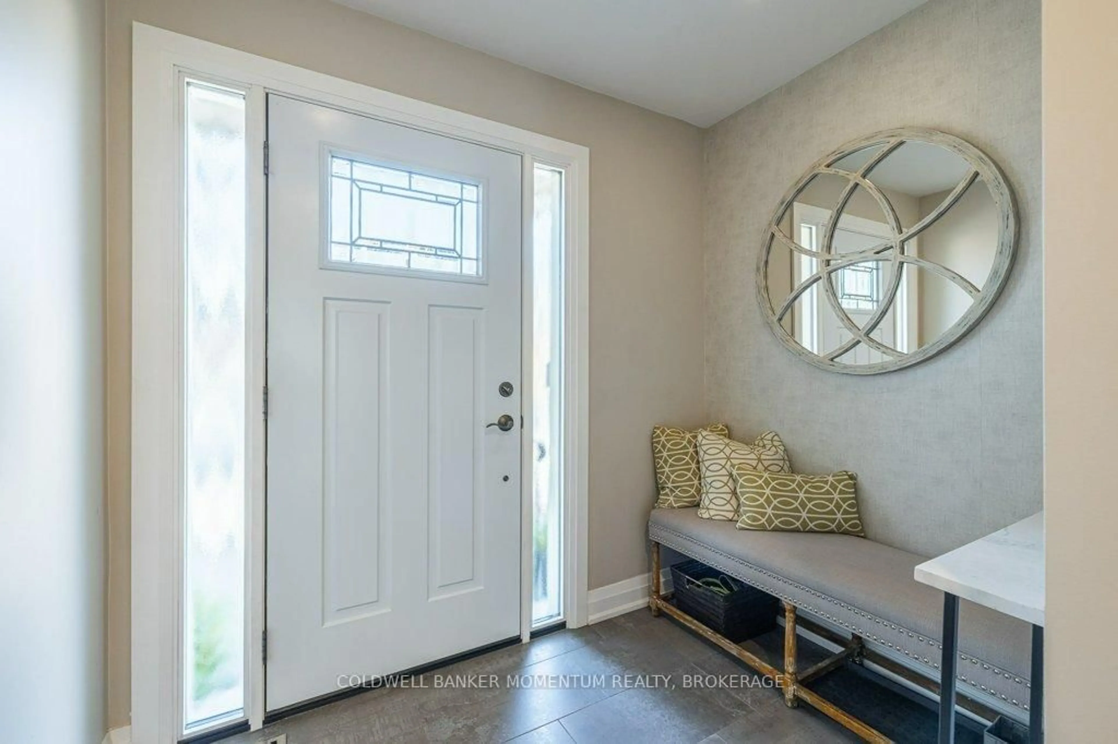 Indoor entryway for 141 Welland Vale Rd #21, St. Catharines Ontario L2S 3S7
