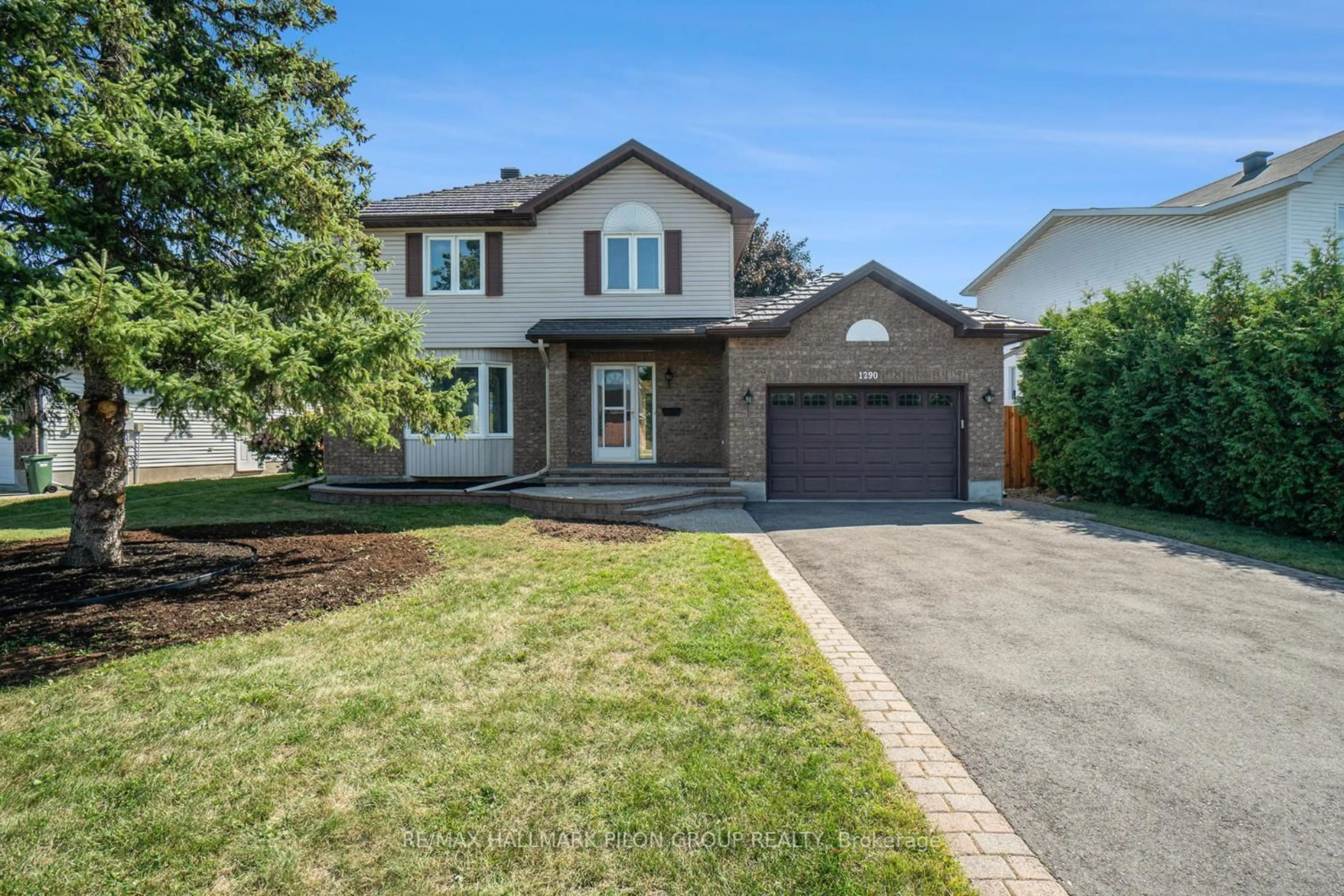 Home with brick exterior material, street for 1290 Matheson Rd, Ottawa Ontario K1J 1A8