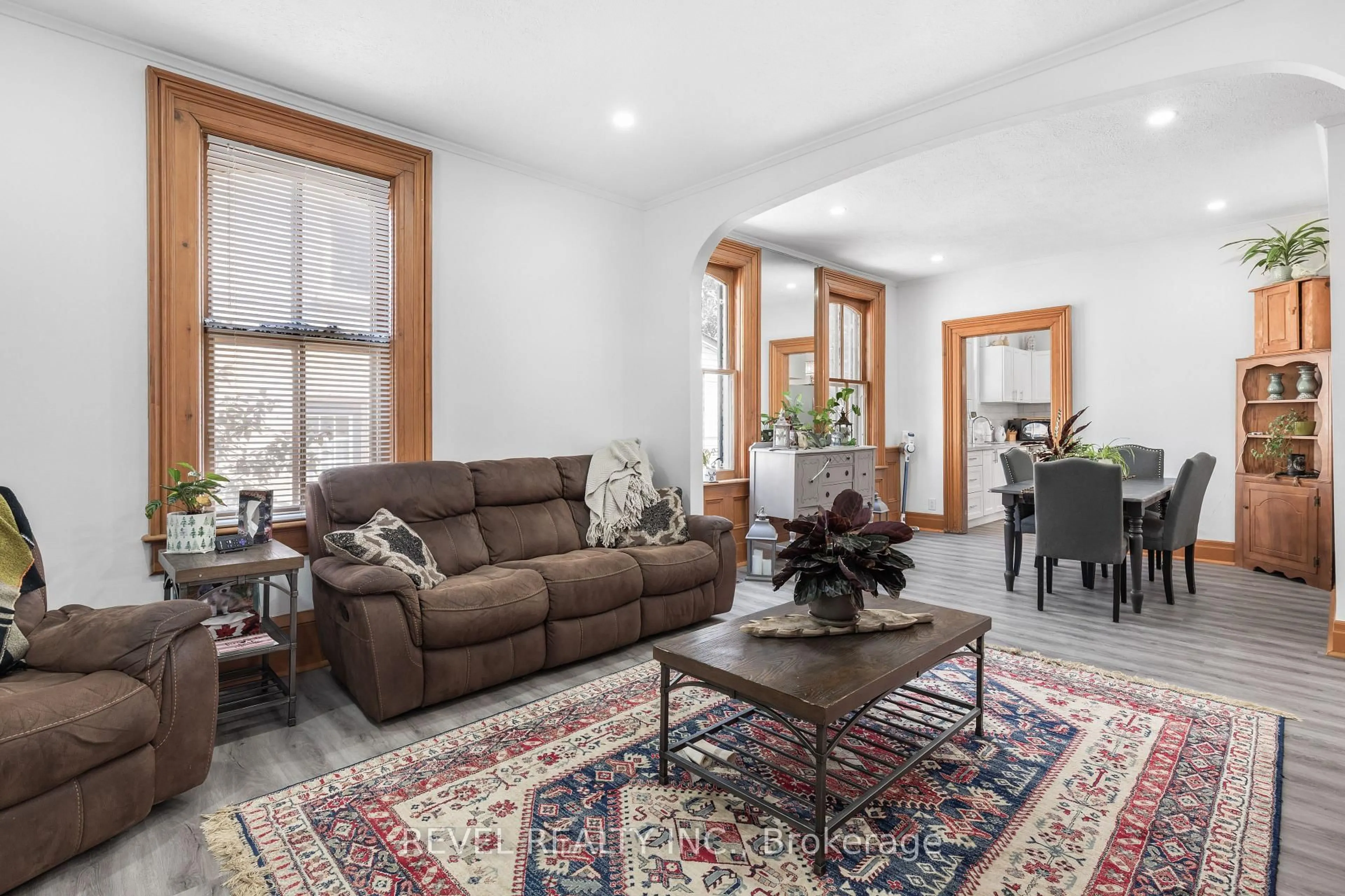 Living room with furniture, unknown for 61 Bond St, Kawartha Lakes Ontario K9V 3R3