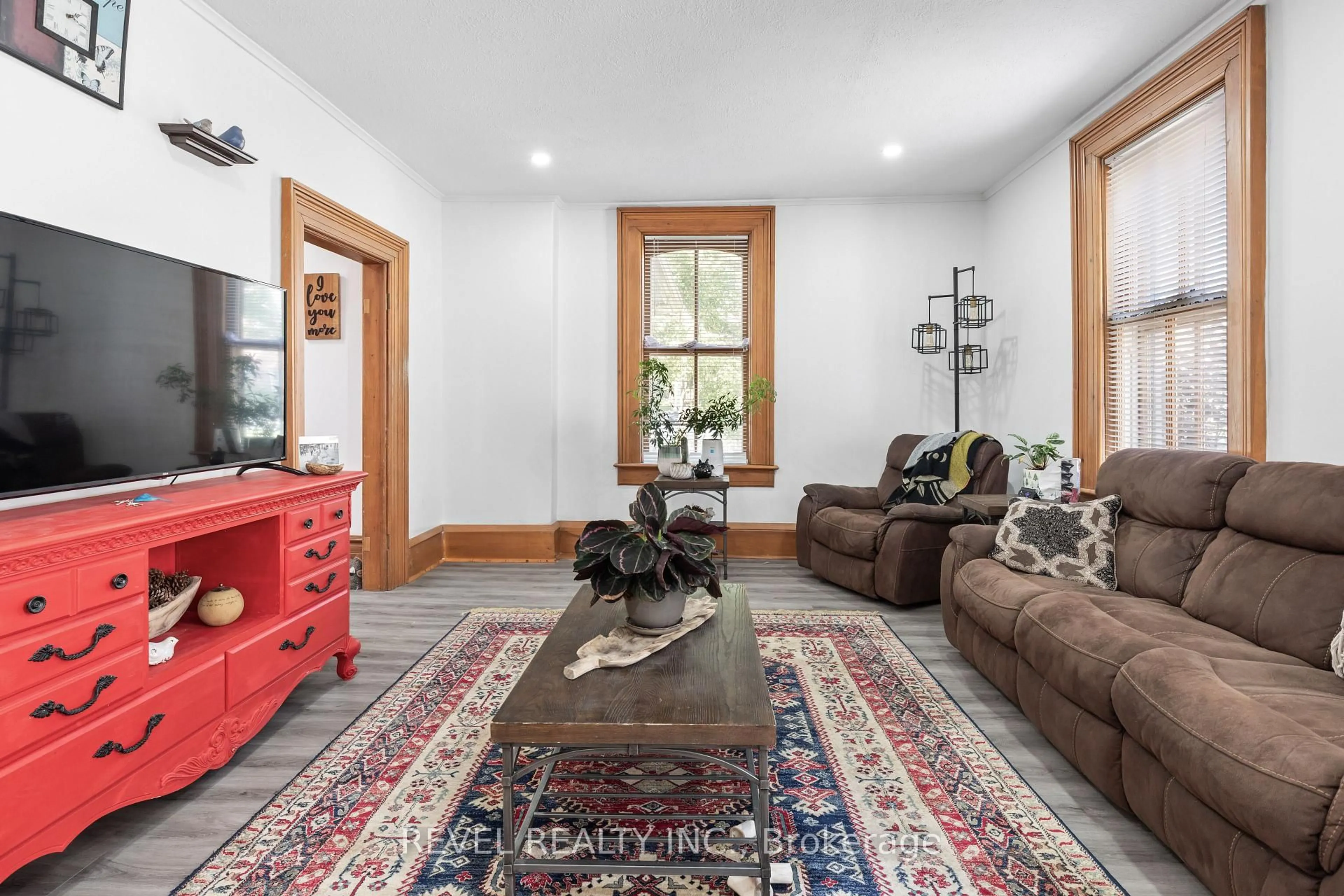 Living room with furniture, unknown for 61 Bond St, Kawartha Lakes Ontario K9V 3R3