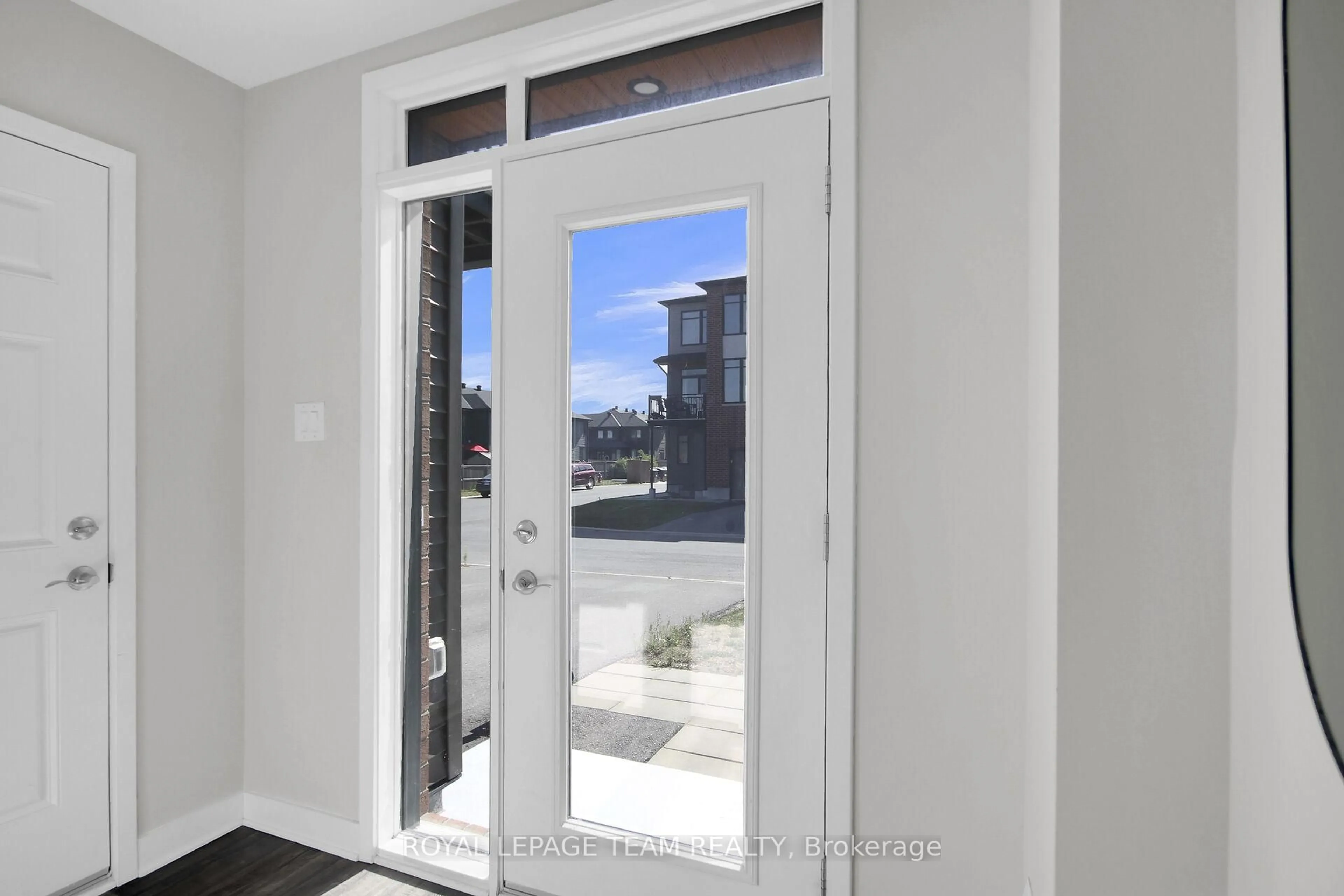 Indoor entryway for 164 Visor Private, Ottawa Ontario K2V 0S6